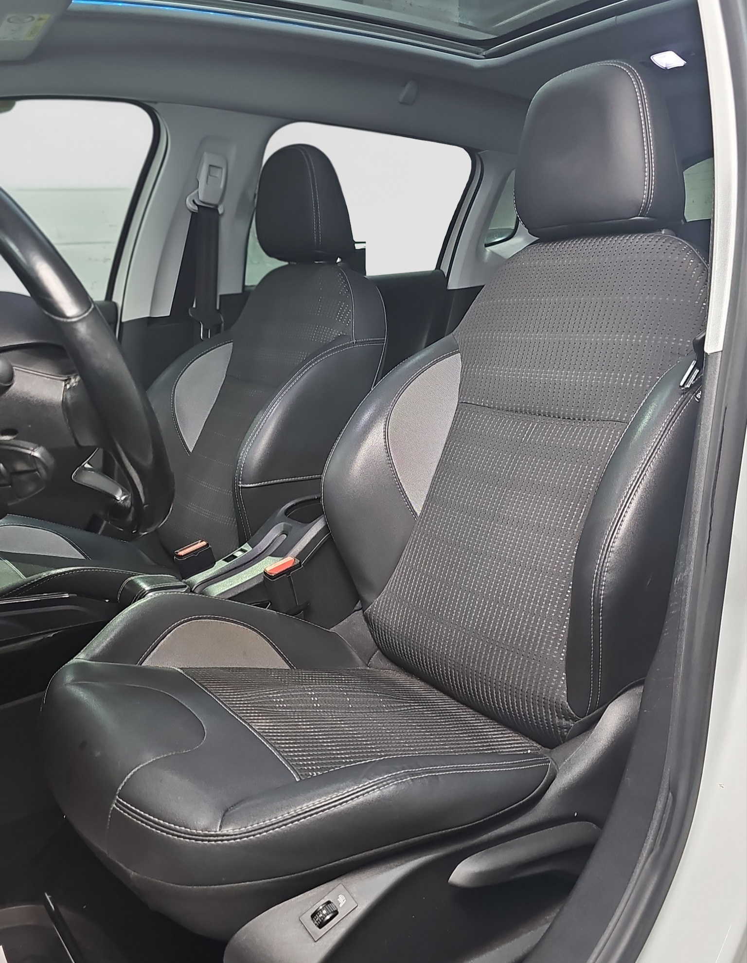 
								Peugeot 2008 PANO/AUTO/T0P full									