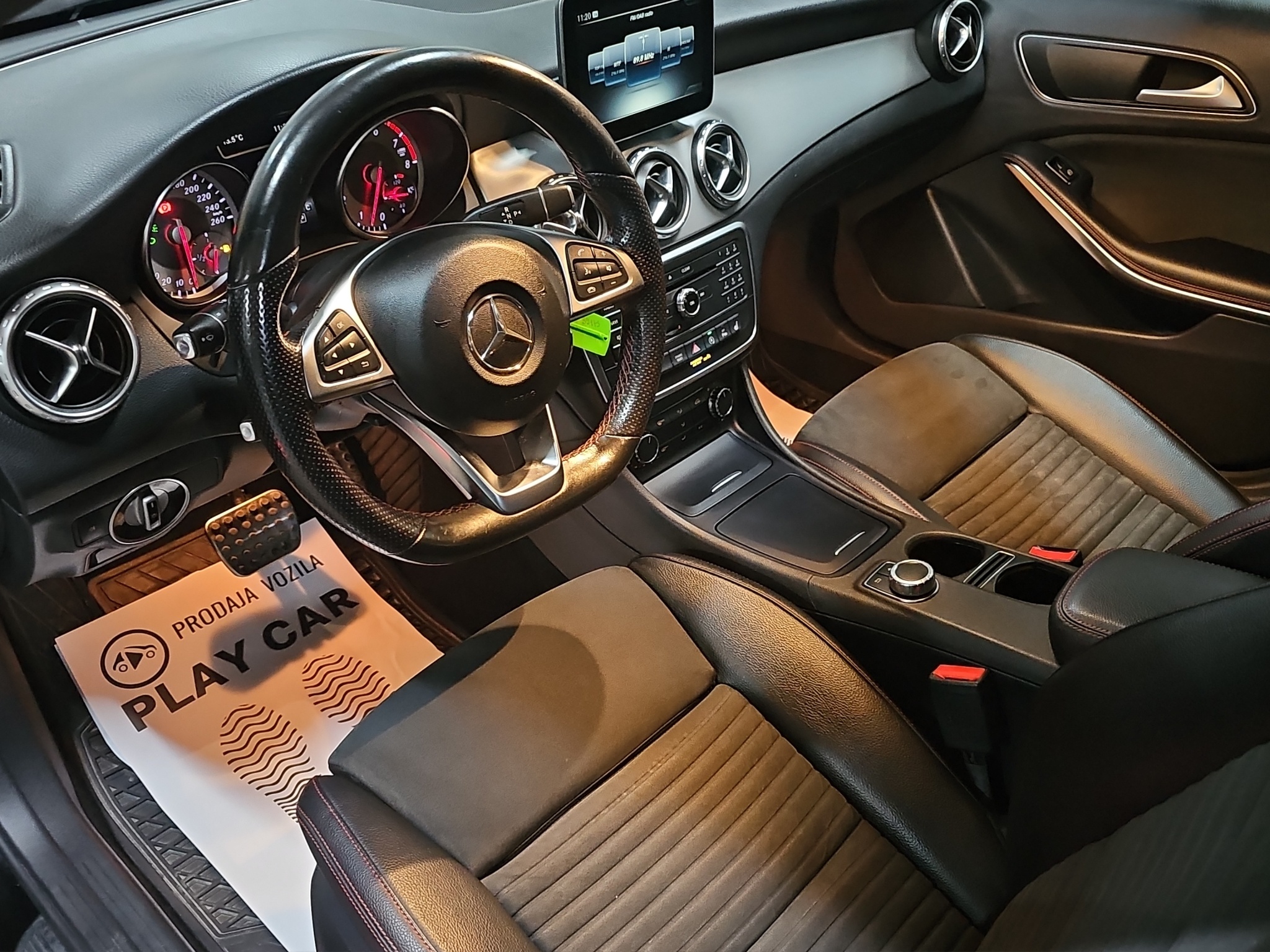 
								Mercedes Benz GLA 180 AMG/AUTO/T0P full									
