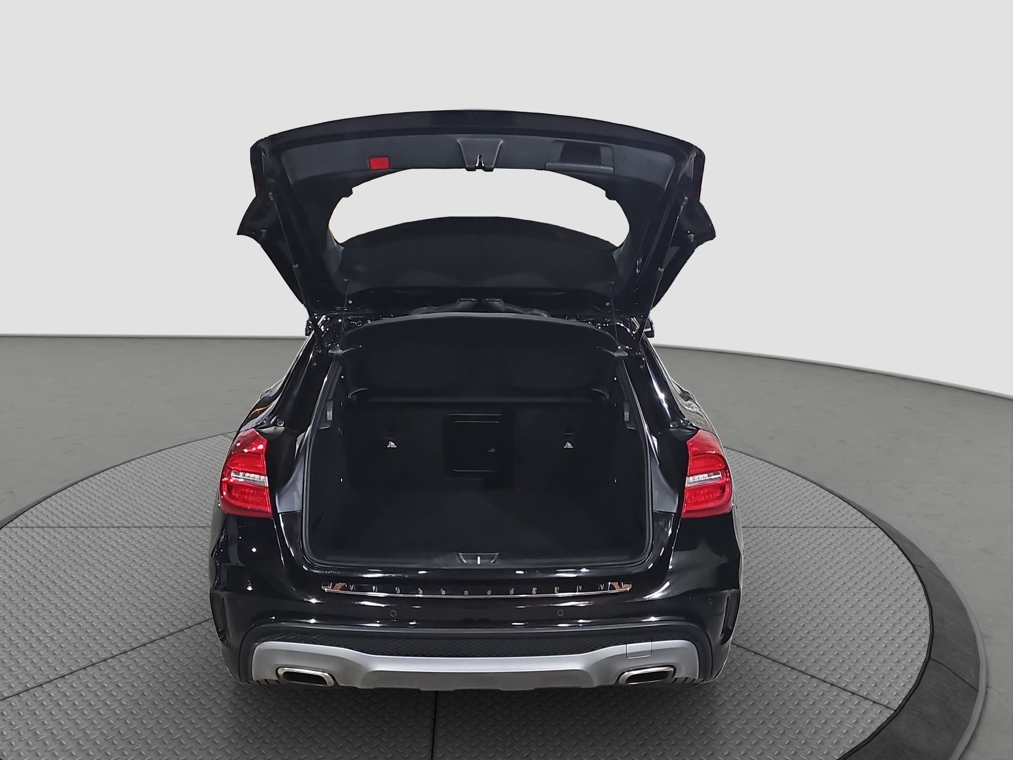 
								Mercedes Benz GLA 180 AMG/AUTO/T0P full									