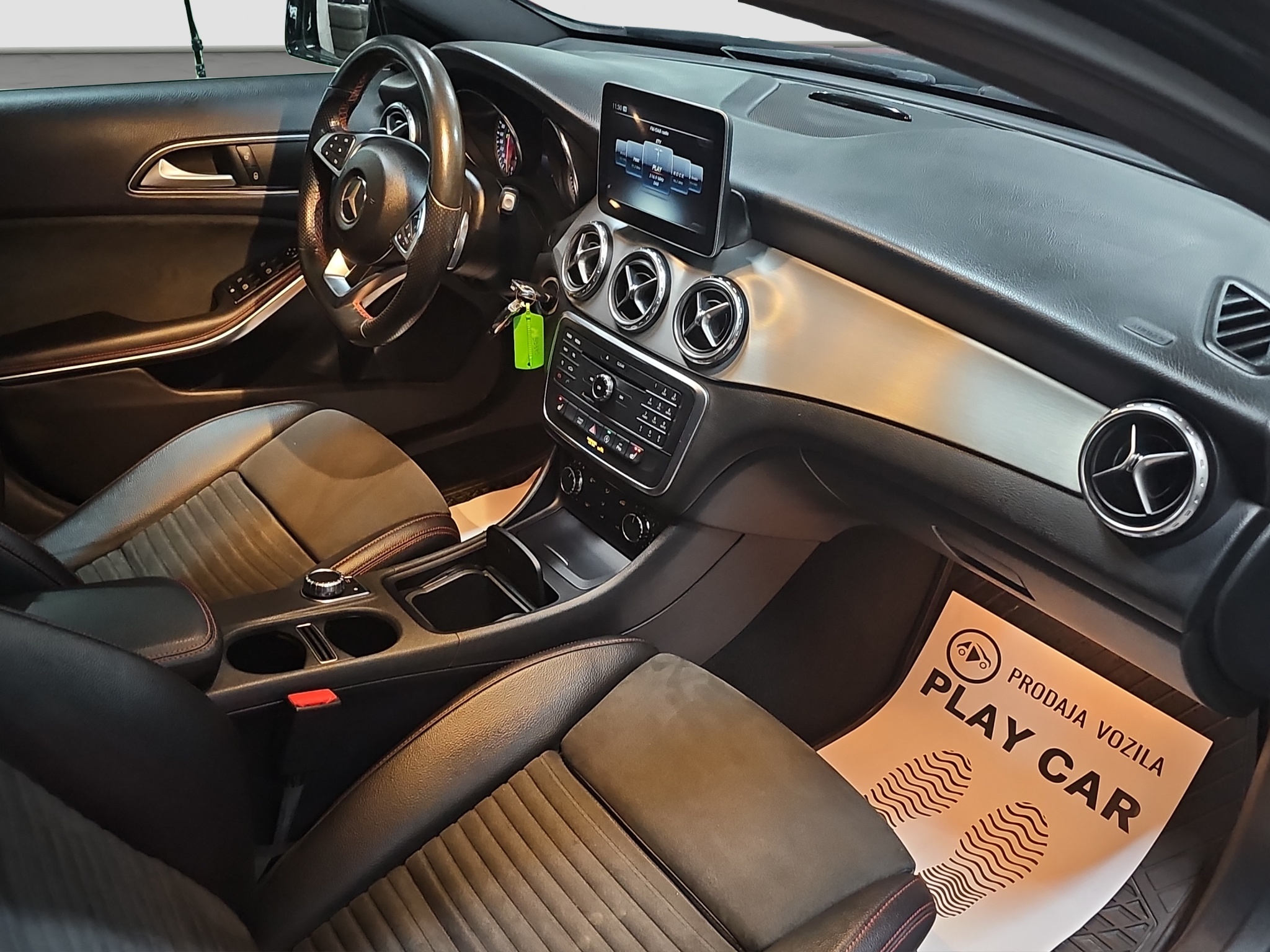
								Mercedes Benz GLA 180 AMG/AUTO/T0P full									