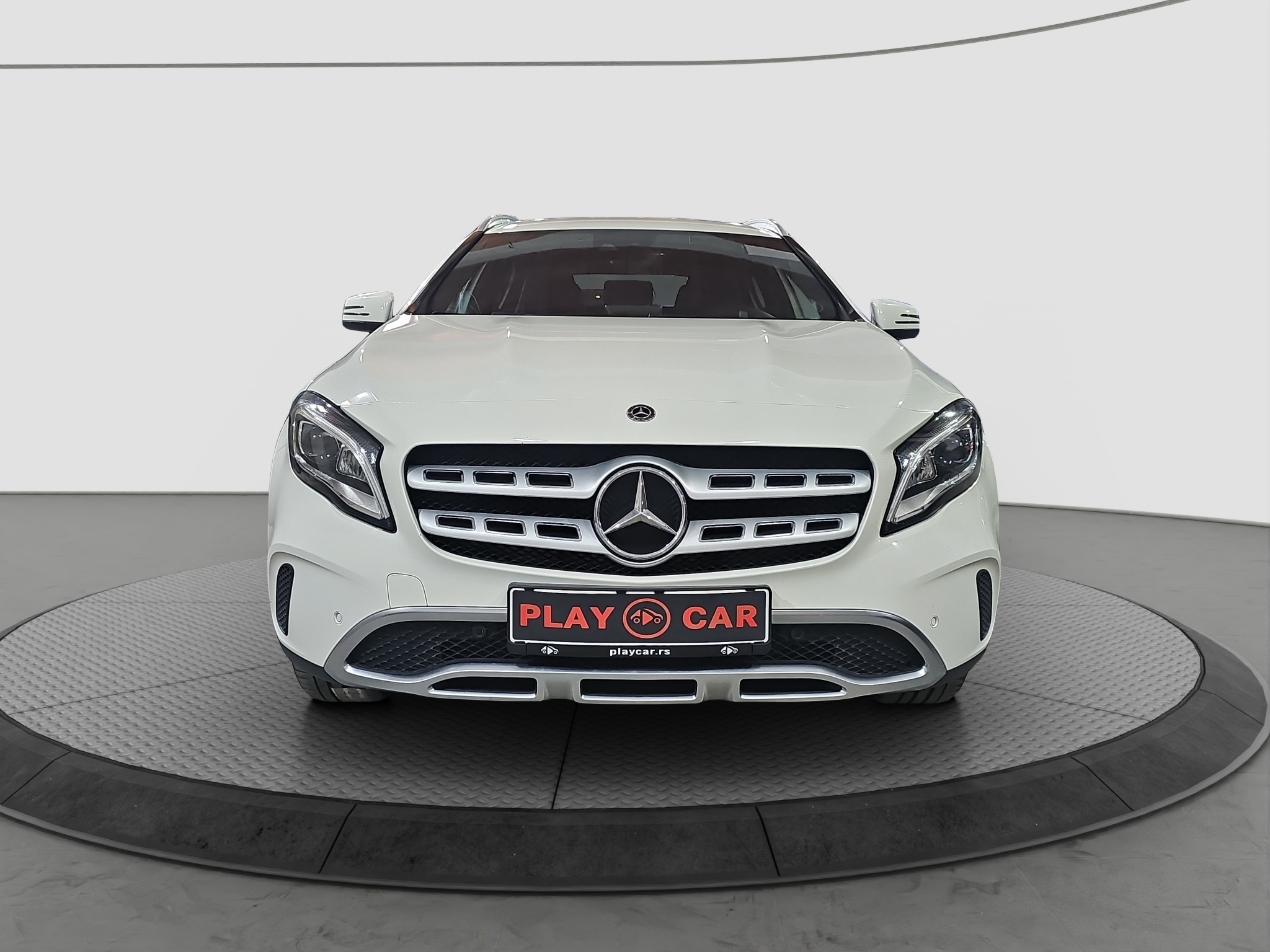 
								Mercedes Benz GLA 180 AUTO/FU.LL/AMG full									