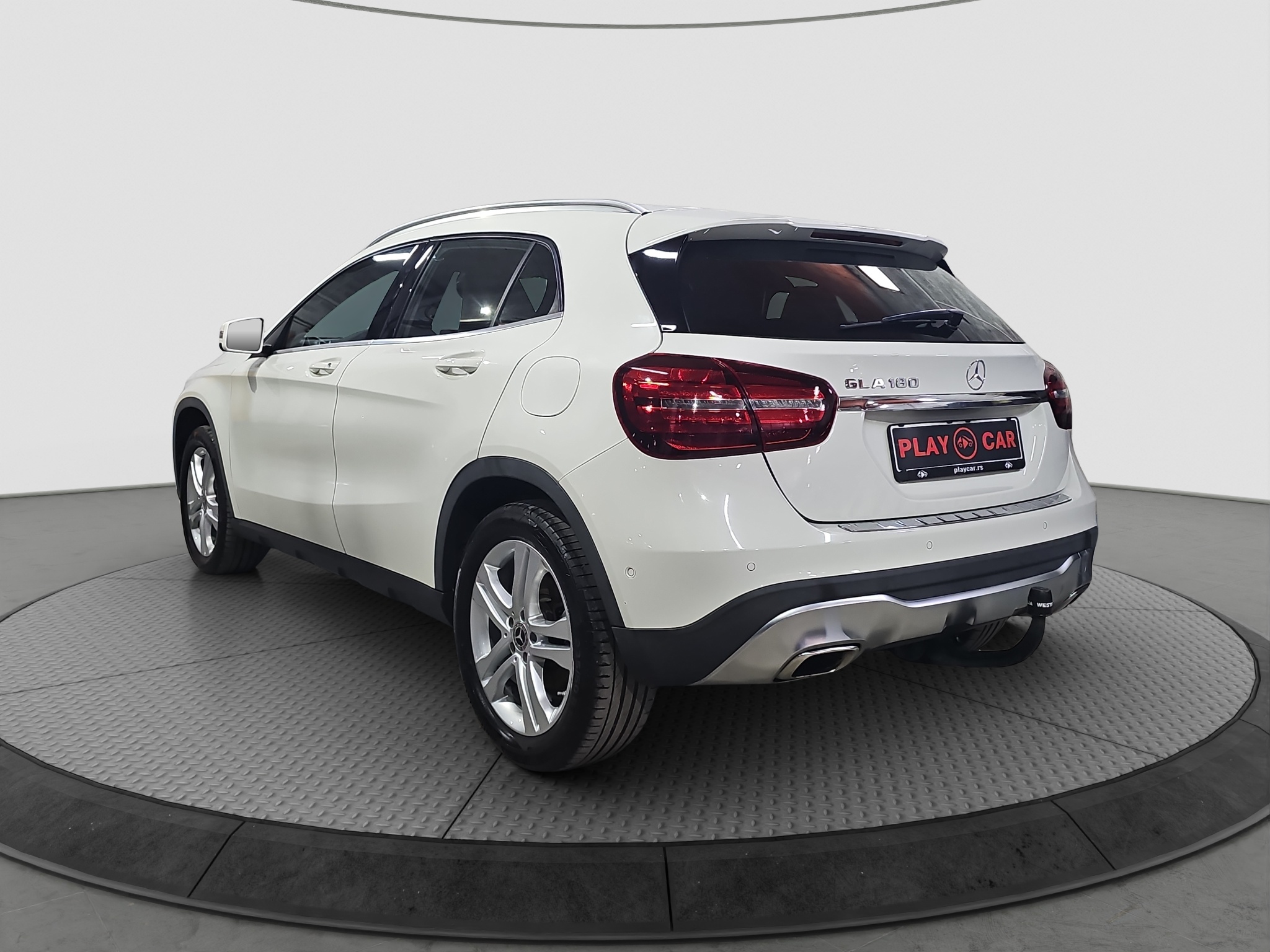 
								Mercedes Benz GLA 180 AUTO/FU.LL/AMG full									