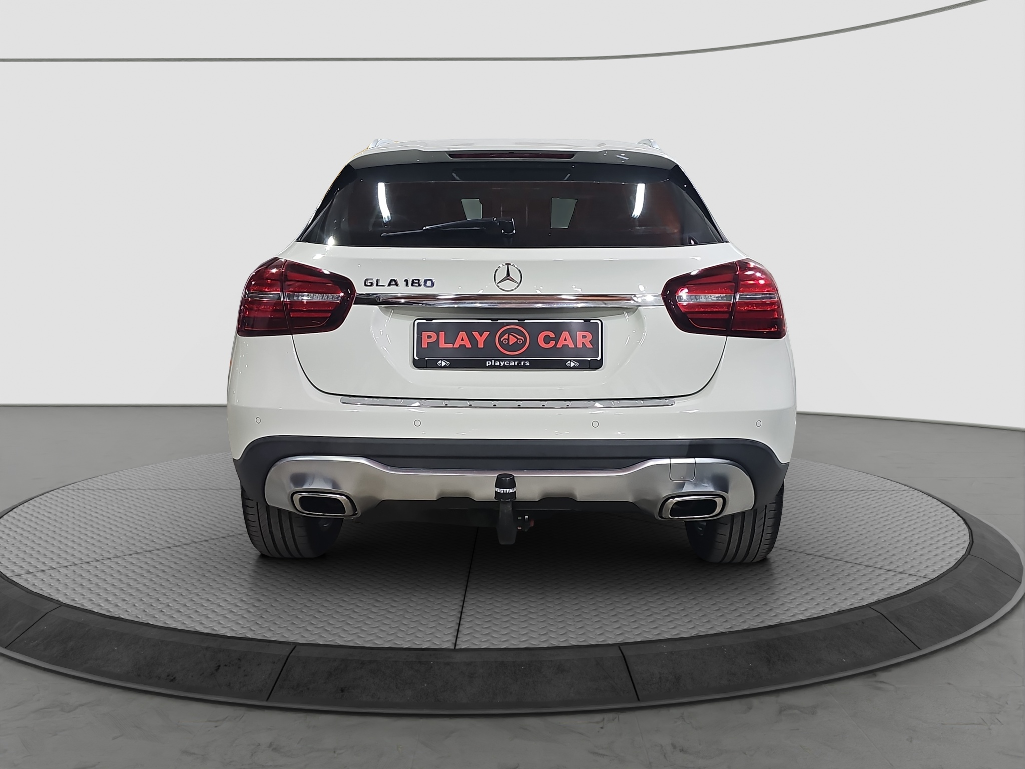 
								Mercedes Benz GLA 180 AUTO/FU.LL/AMG full									