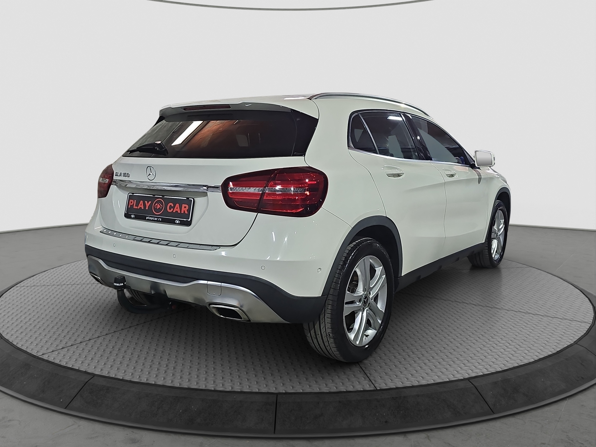 
								Mercedes Benz GLA 180 AUTO/FU.LL/AMG full									