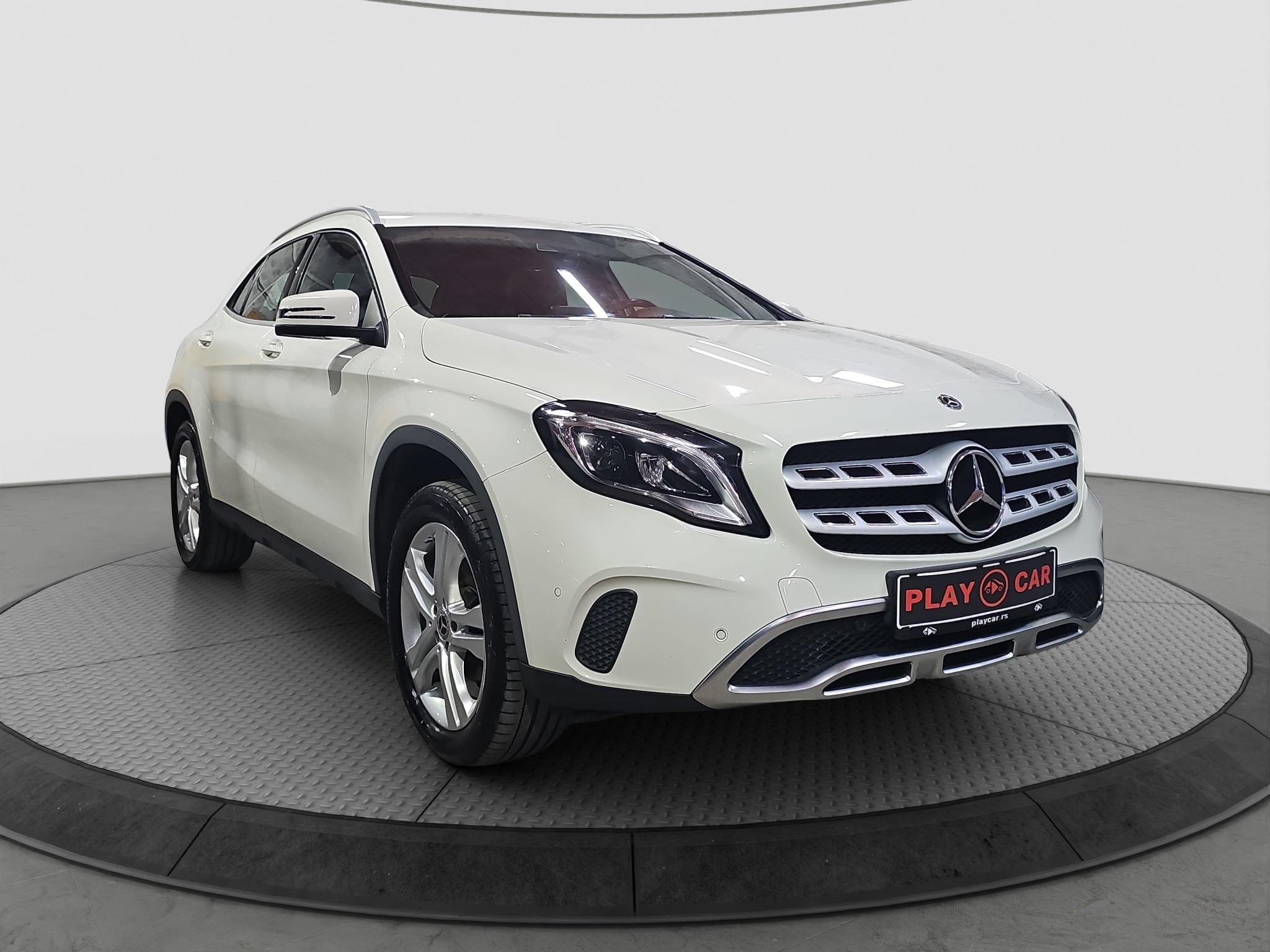 
								Mercedes Benz GLA 180 AUTO/FU.LL/AMG full									