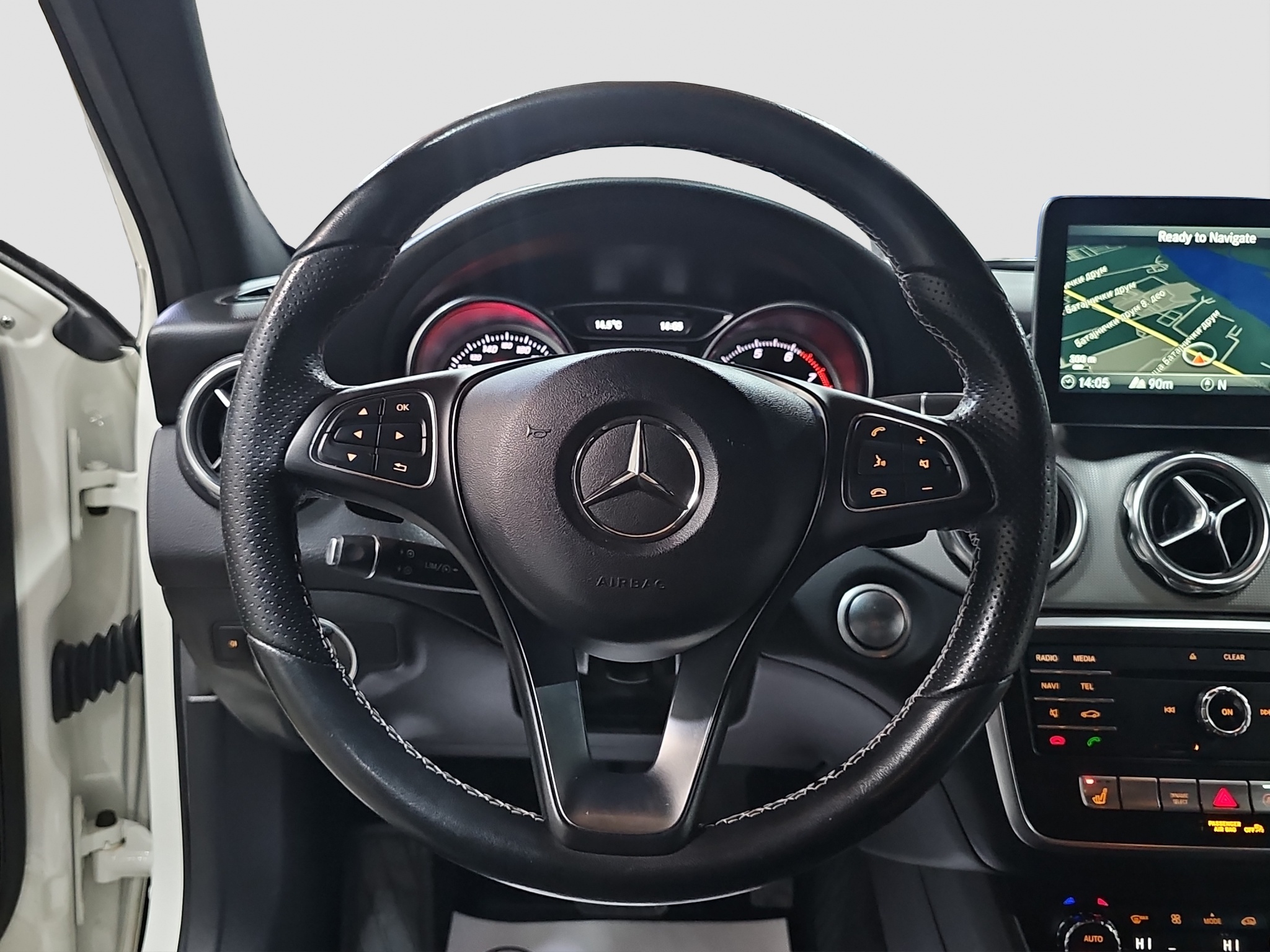 
								Mercedes Benz GLA 180 AUTO/FU.LL/AMG full									