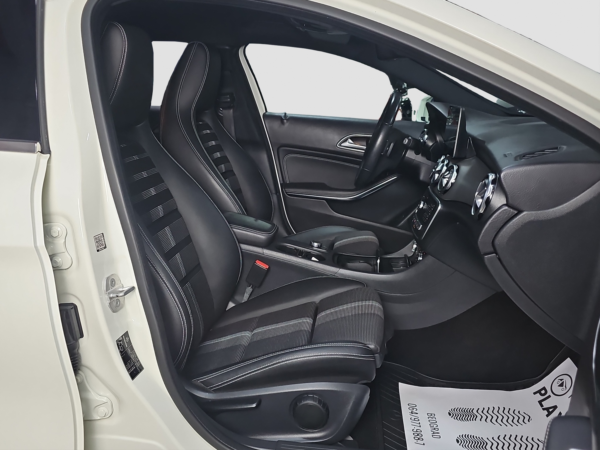 
								Mercedes Benz GLA 180 AUTO/FU.LL/AMG full									