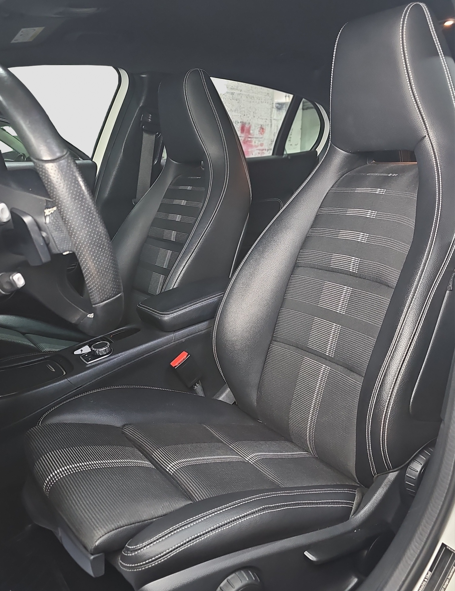 
								Mercedes Benz GLA 180 AUTO/FU.LL/AMG full									