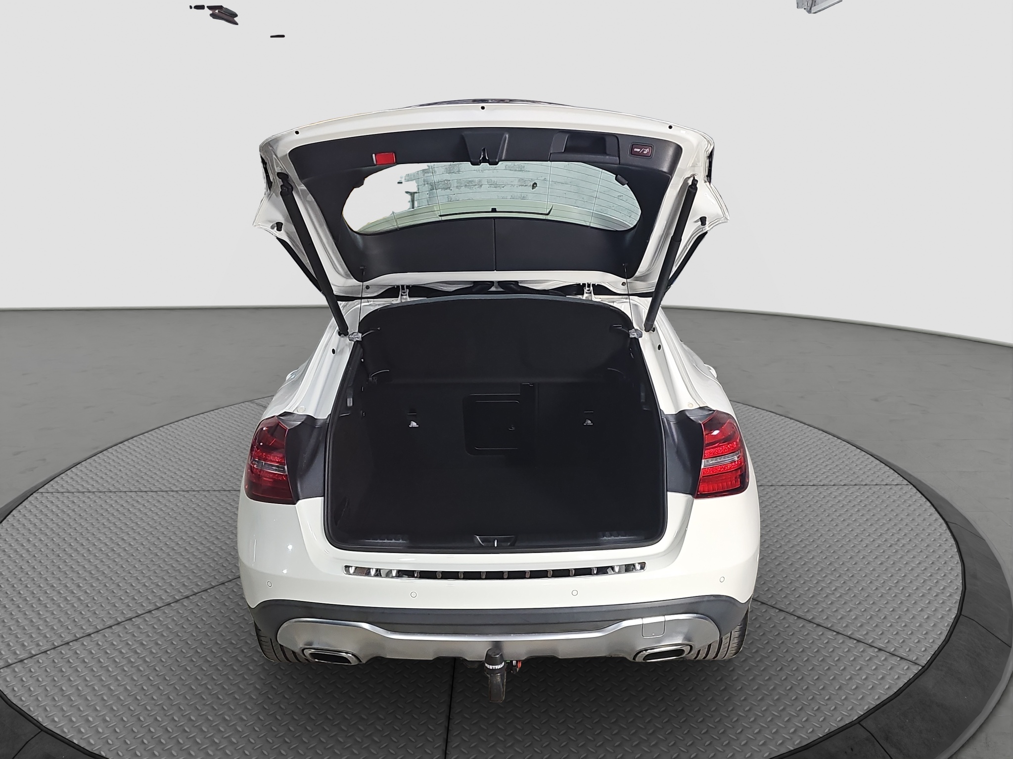 
								Mercedes Benz GLA 180 AUTO/FU.LL/AMG full									