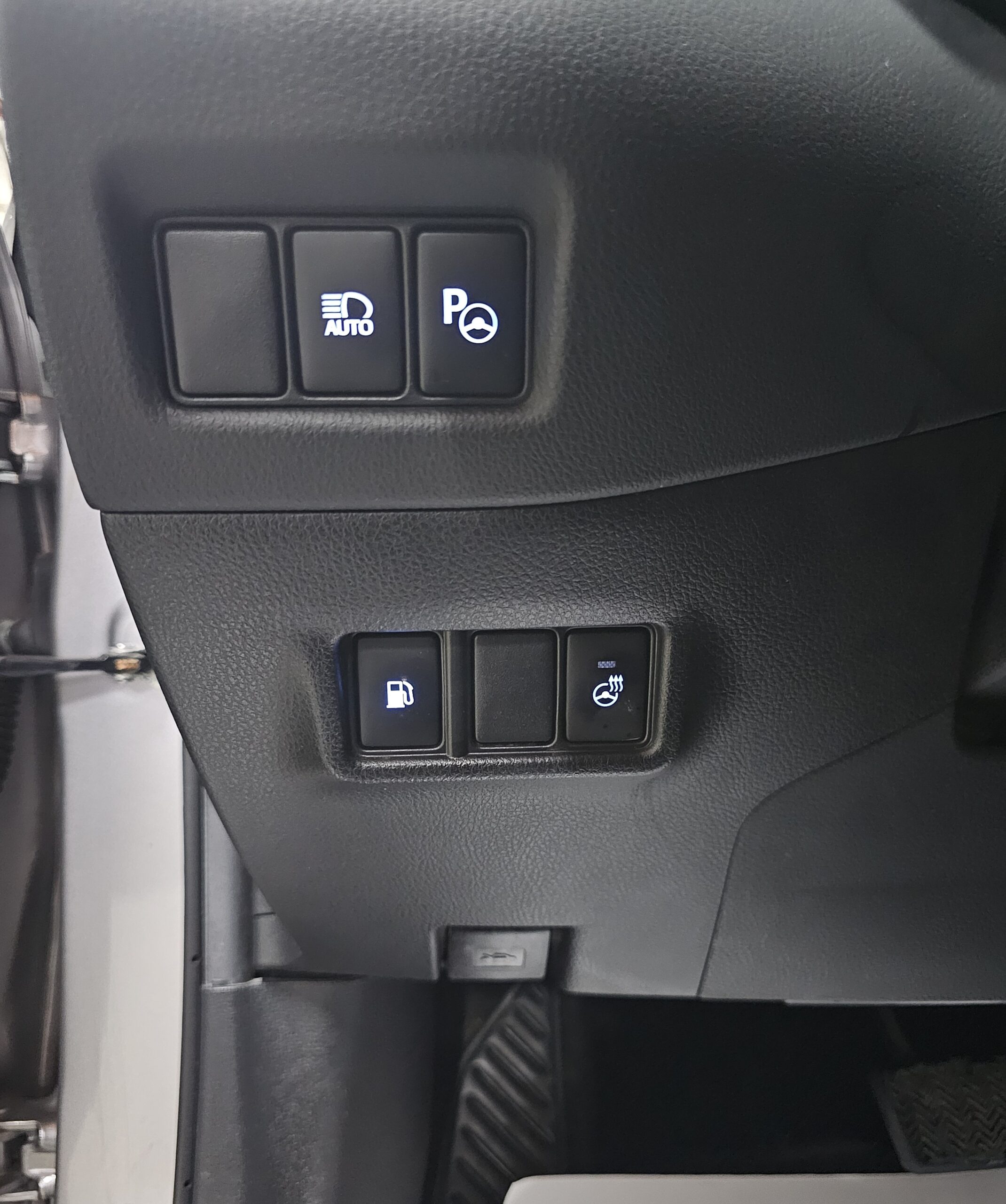 
								Toyota C-HR N.O.V full									