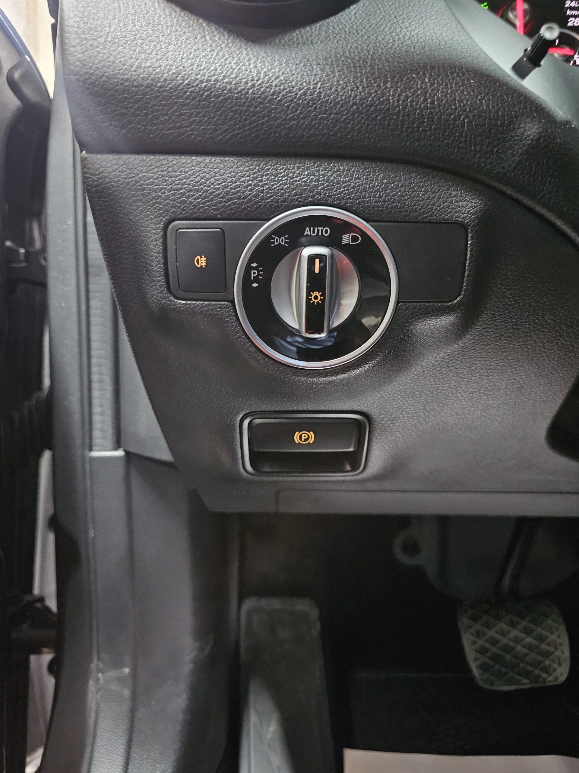 
								Mercedes Benz GLA 180 POKR.KROV/AUT/T0P full									