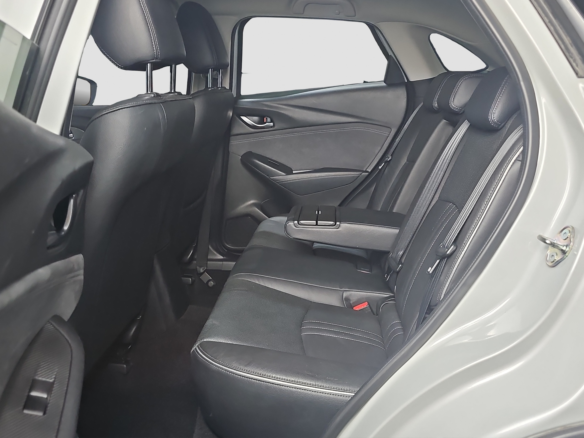 
								Mazda CX-3 4X4/ODLIČAN/AUTO full									