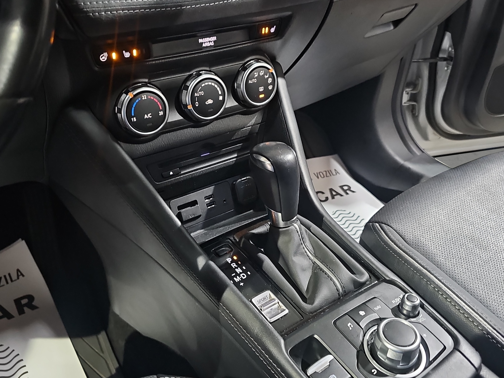 
								Mazda CX-3 4X4/ODLIČAN/AUTO full									