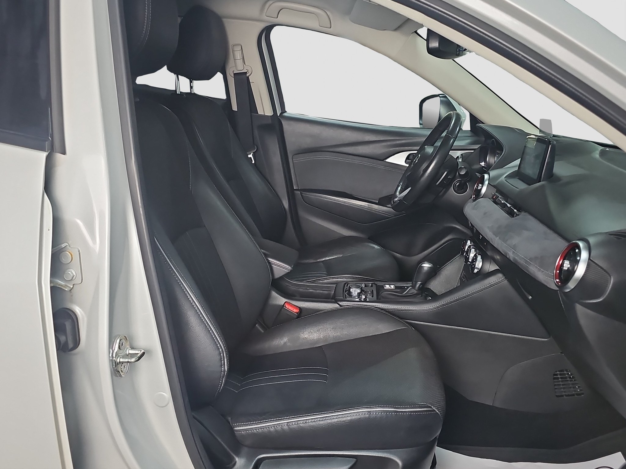 
								Mazda CX-3 4X4/ODLIČAN/AUTO full									