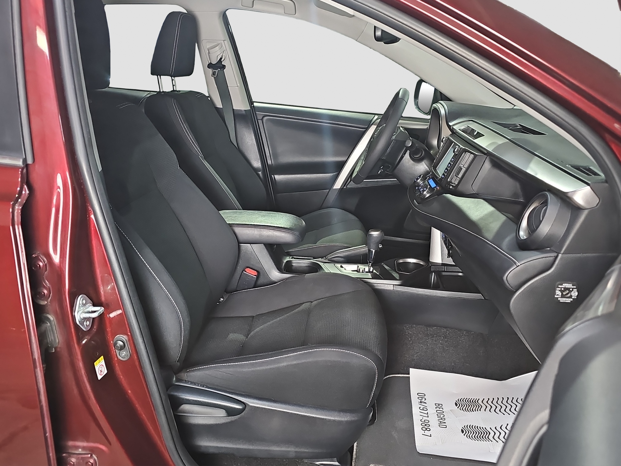 
								Toyota RAV 4 HYBRID/4X4 full									