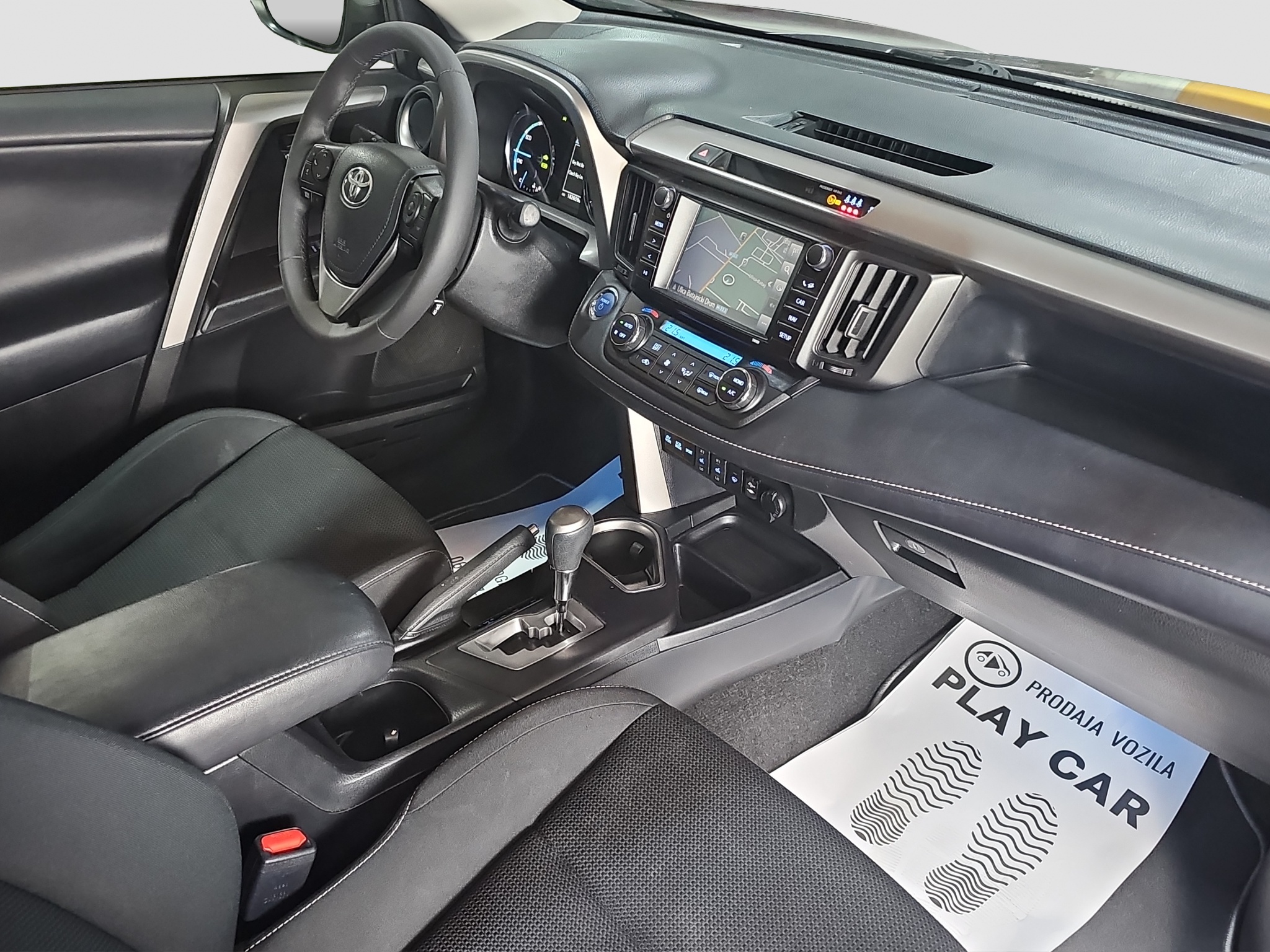 
								Toyota RAV 4 HYBRID/4X4 full									