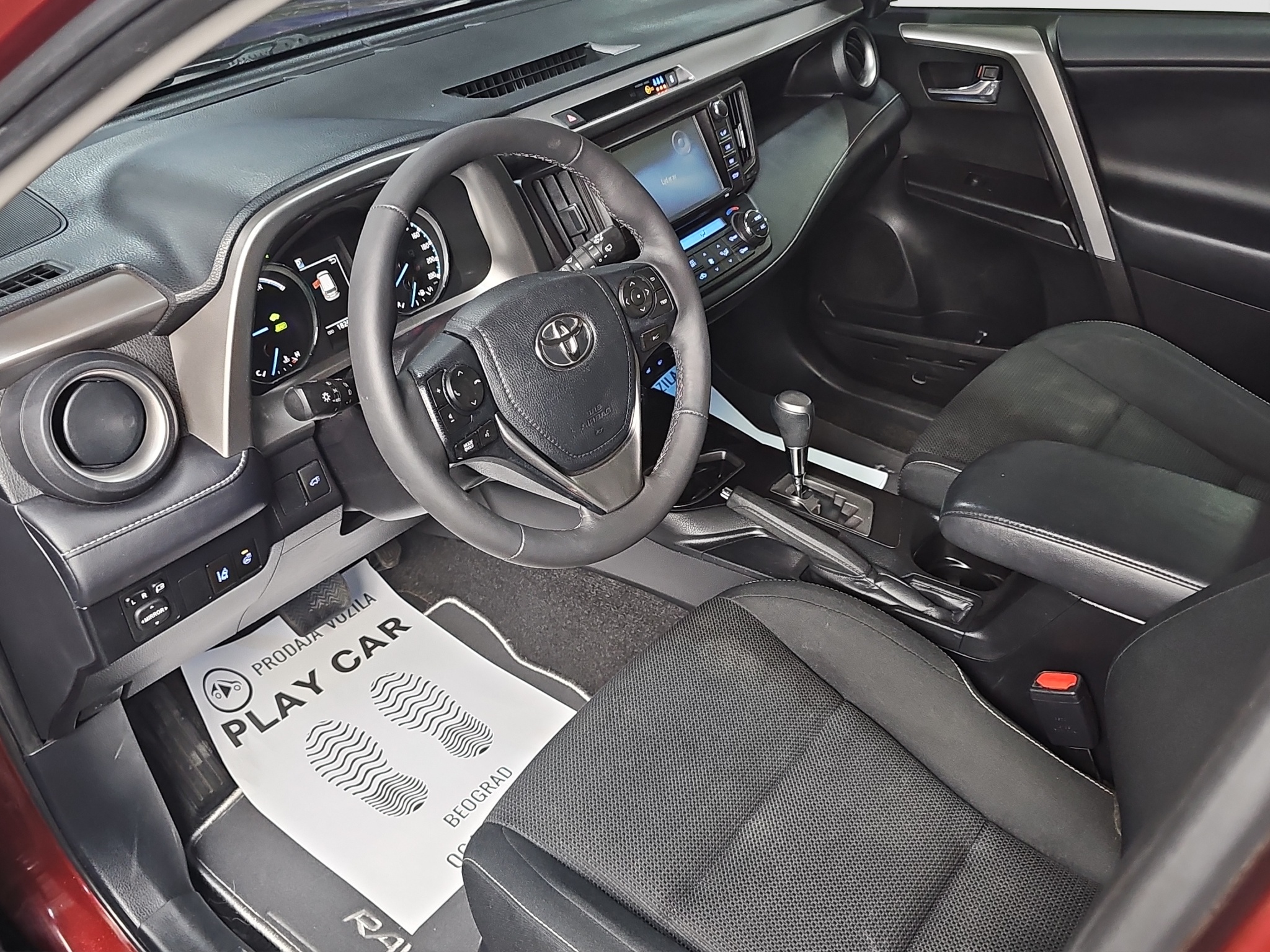 
								Toyota RAV 4 HYBRID/4X4 full									