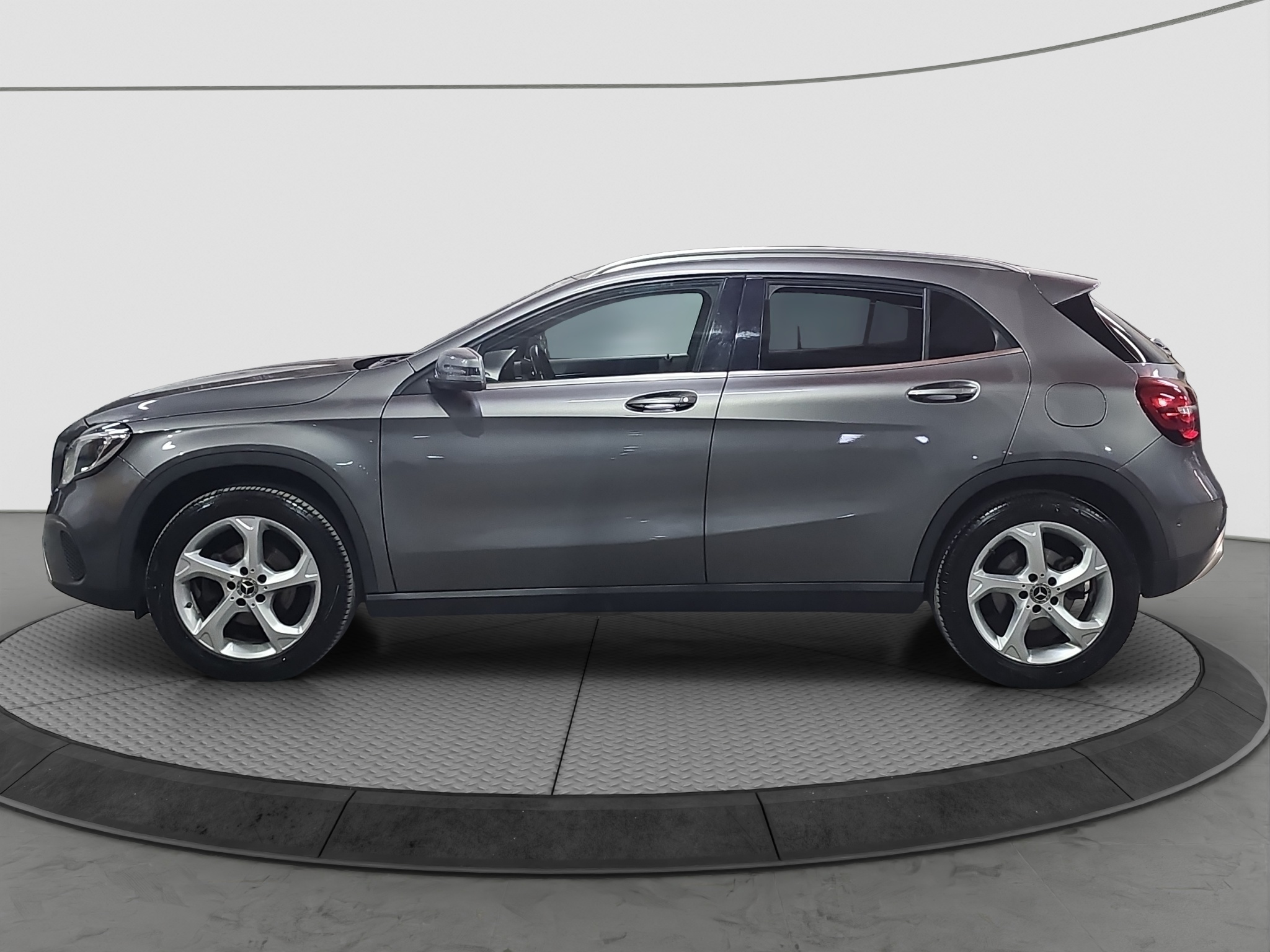 
								Mercedes Benz GLA 180 POKR.KROV/AUT/T0P full									