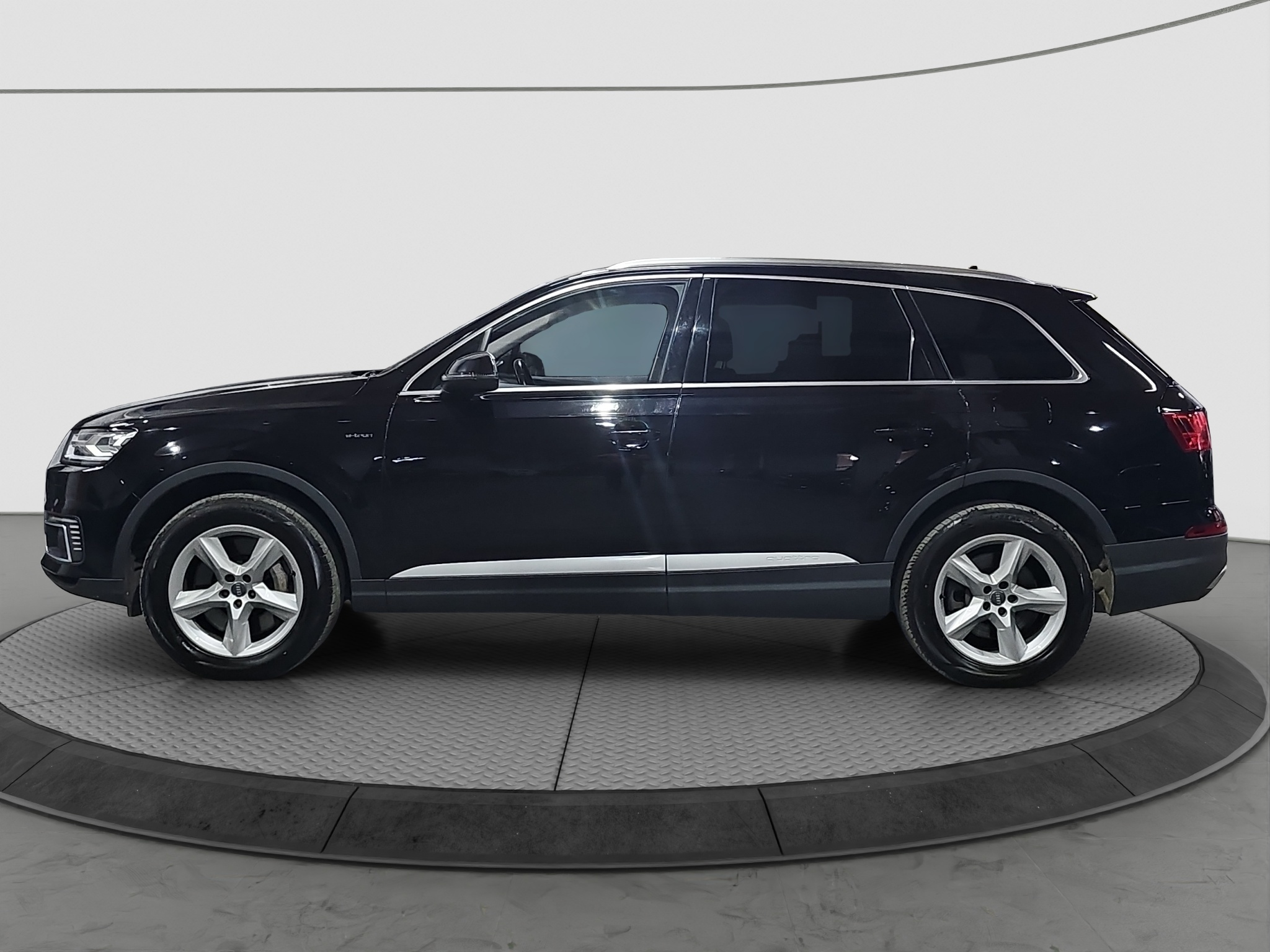 
								Audi Q7 e-tron VIRT/ODLI.ČAN full									