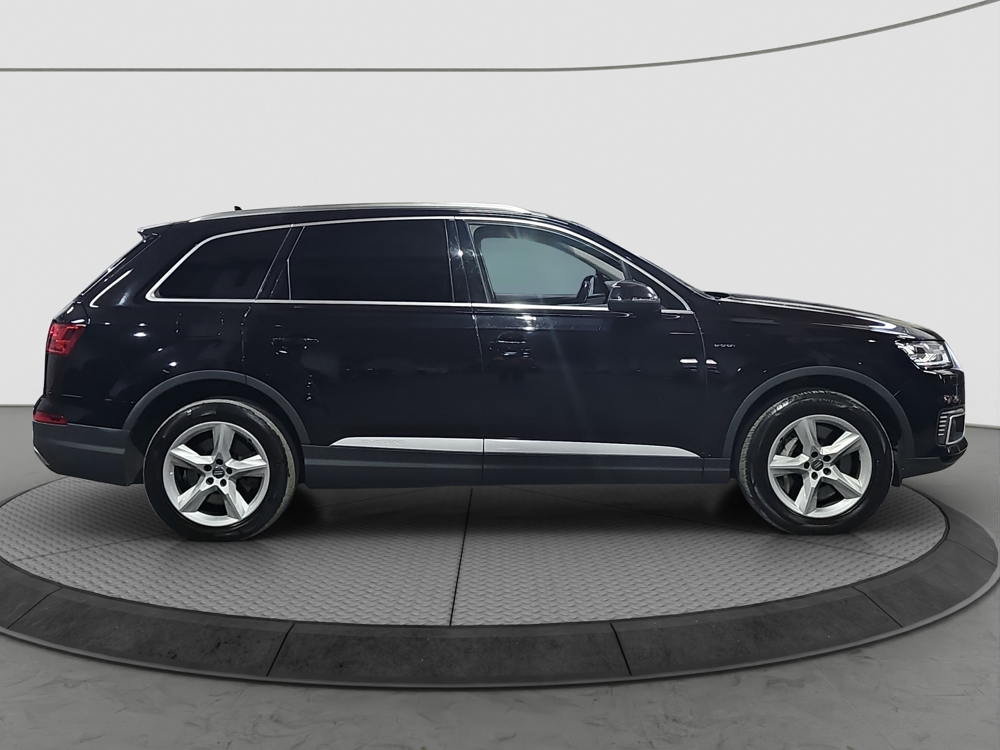 
								Audi Q7 e-tron VIRT/ODLI.ČAN full									