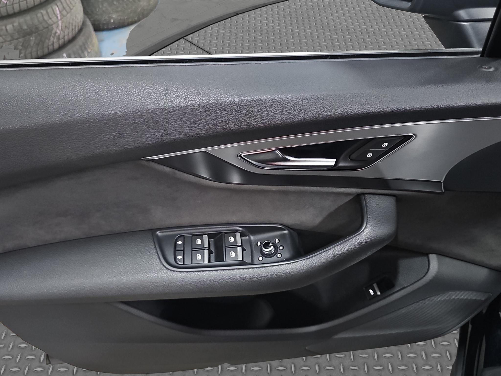 
								Audi Q7 e-tron VIRT/ODLI.ČAN full									
