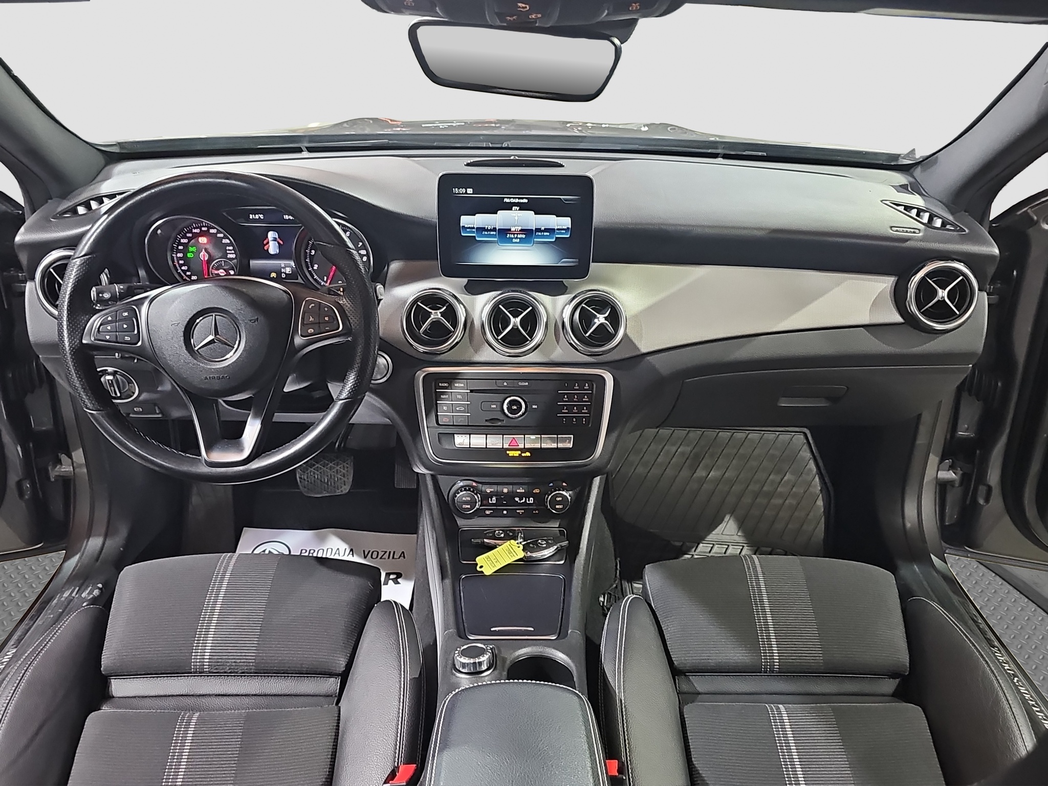
								Mercedes Benz GLA 180 POKR.KROV/AUT/T0P full									