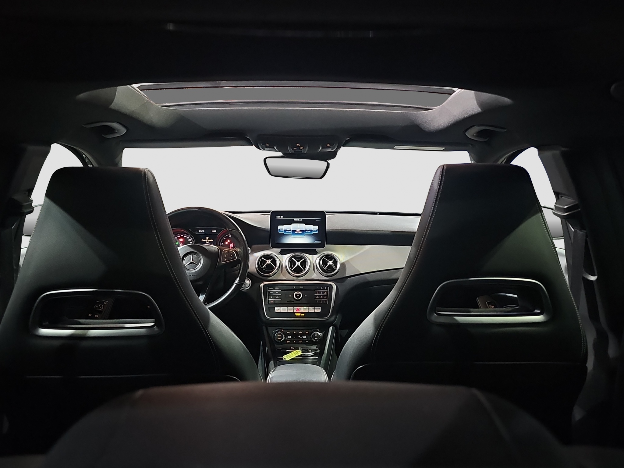 
								Mercedes Benz GLA 180 POKR.KROV/AUT/T0P full									