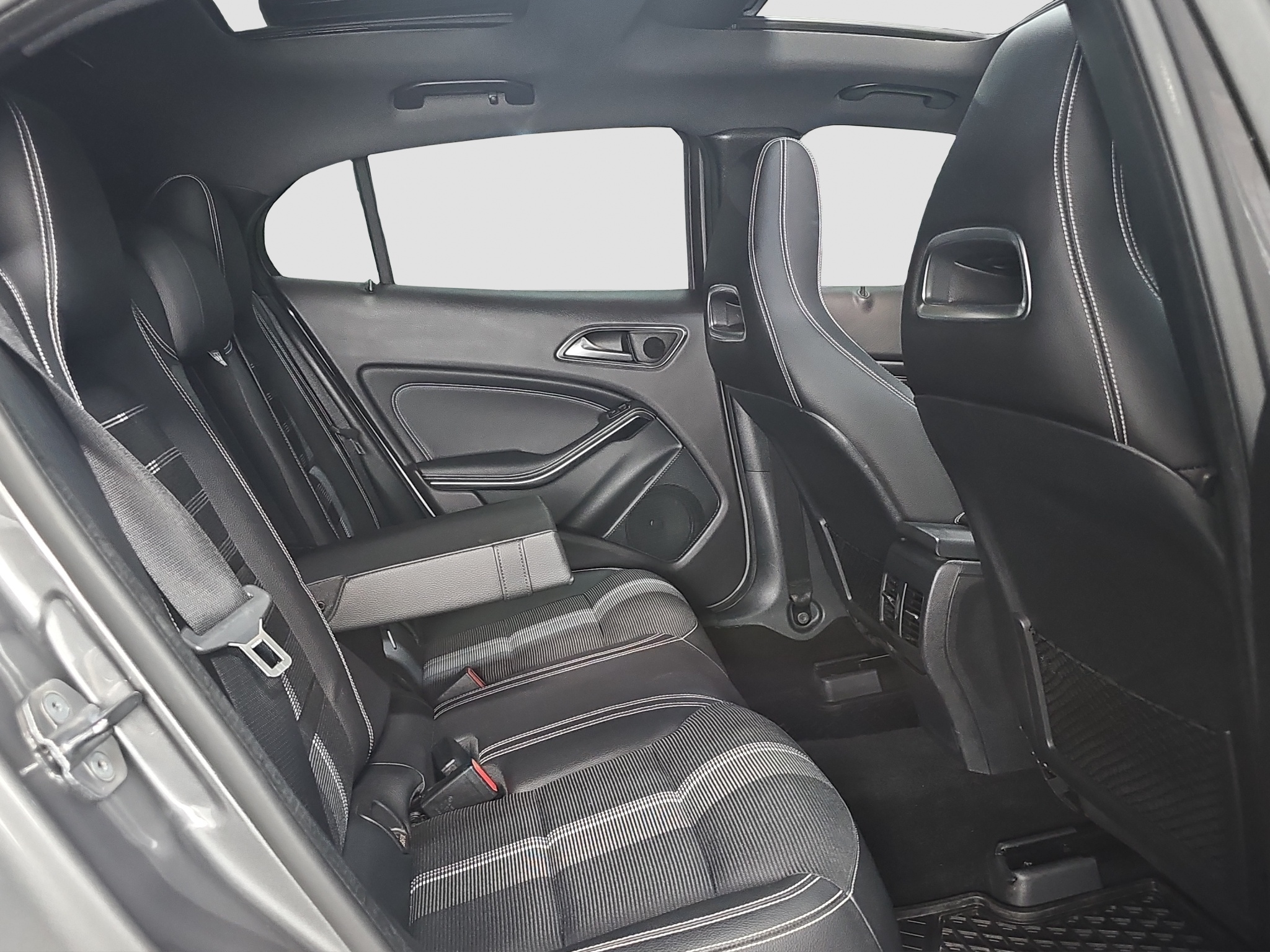 
								Mercedes Benz GLA 180 POKR.KROV/AUT/T0P full									