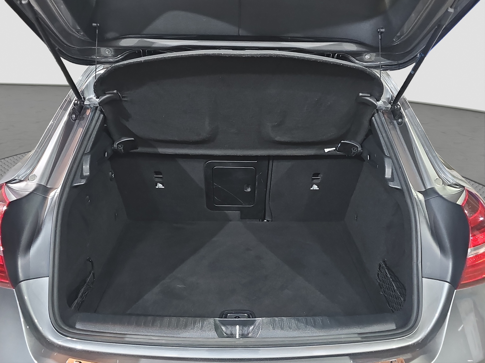
								Mercedes Benz GLA 180 POKR.KROV/AUT/T0P full									