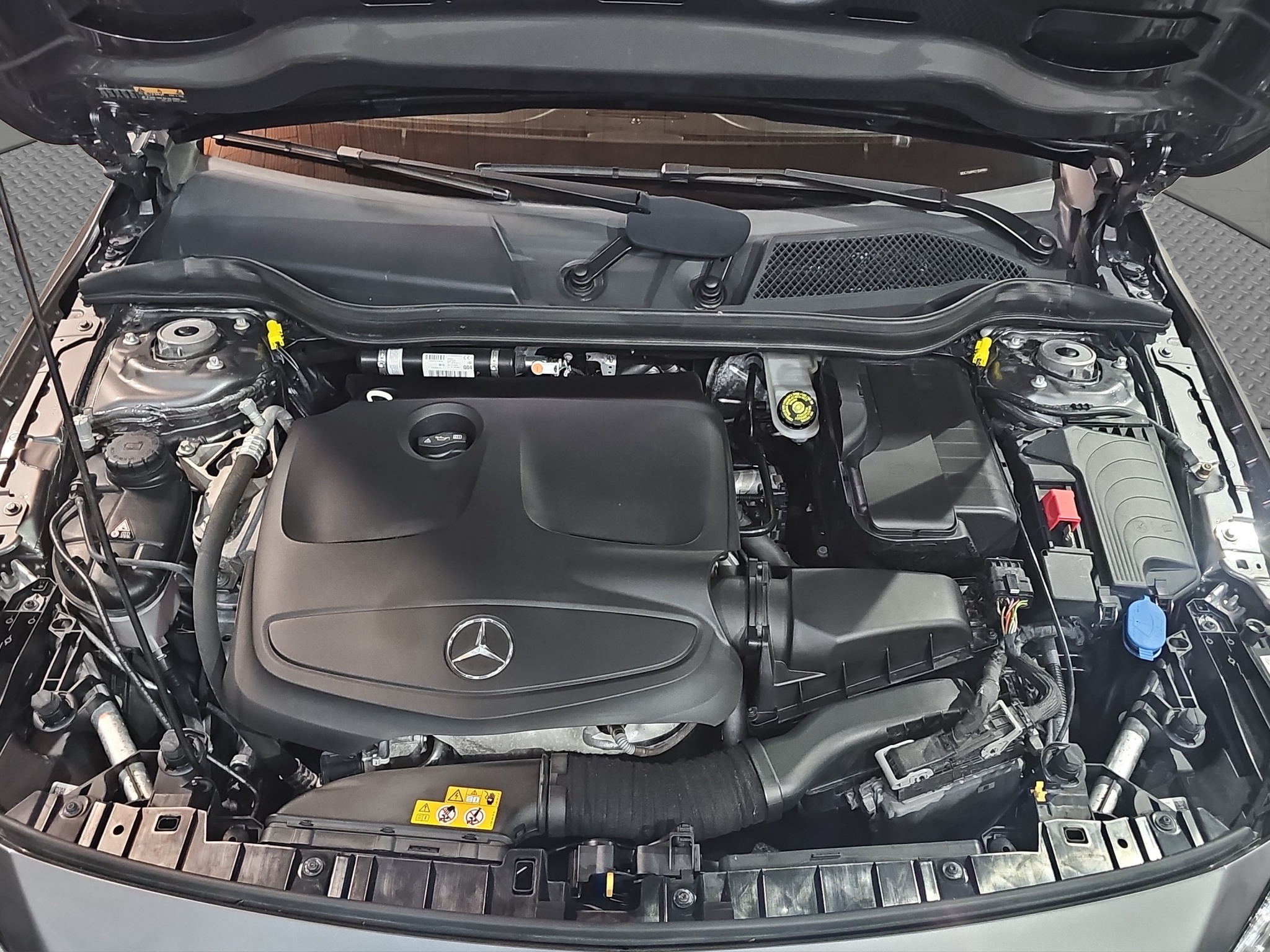 
								Mercedes Benz GLA 180 POKR.KROV/AUT/T0P full									