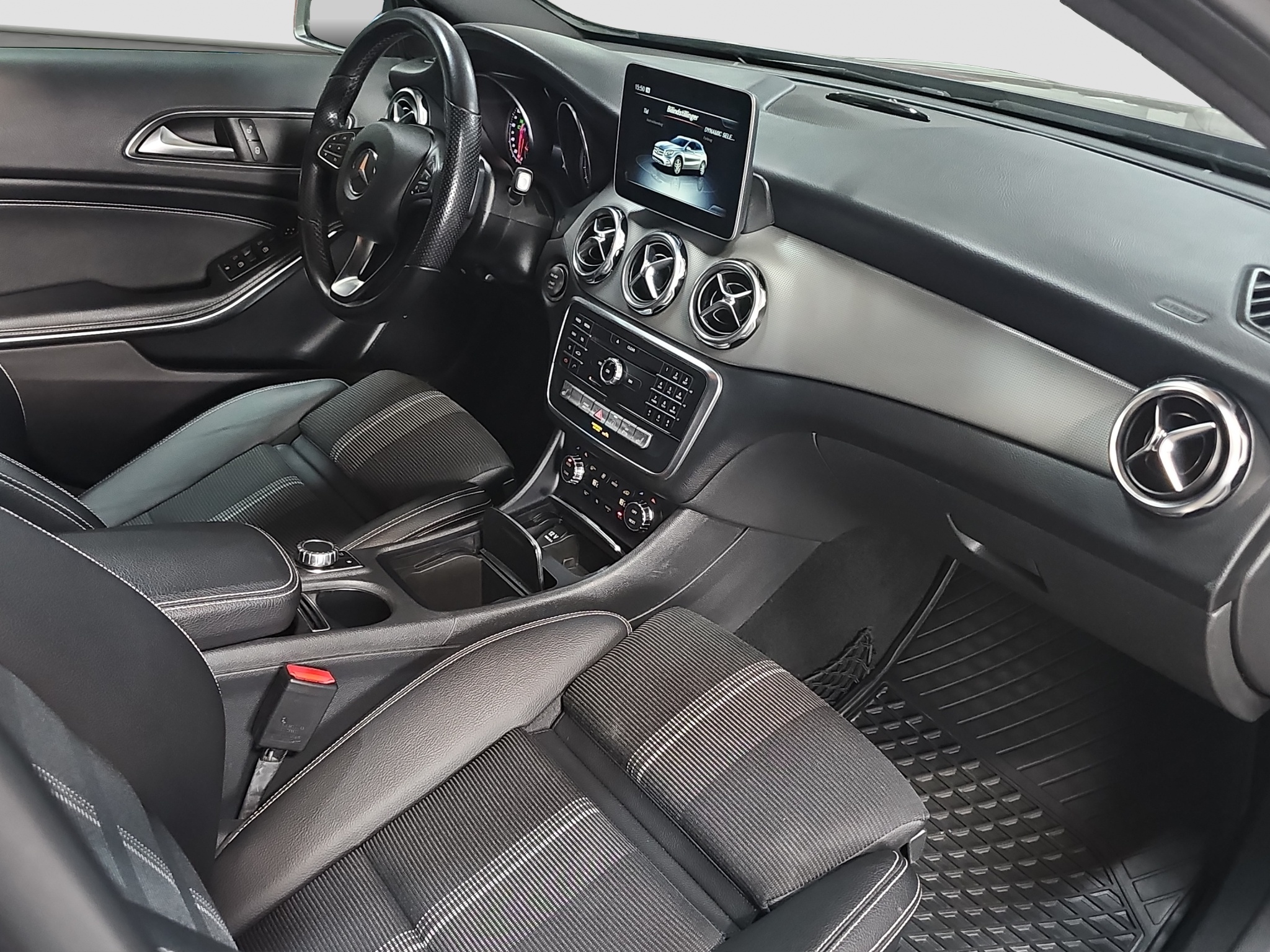 
								Mercedes Benz GLA 180 POKR.KROV/AUT/T0P full									