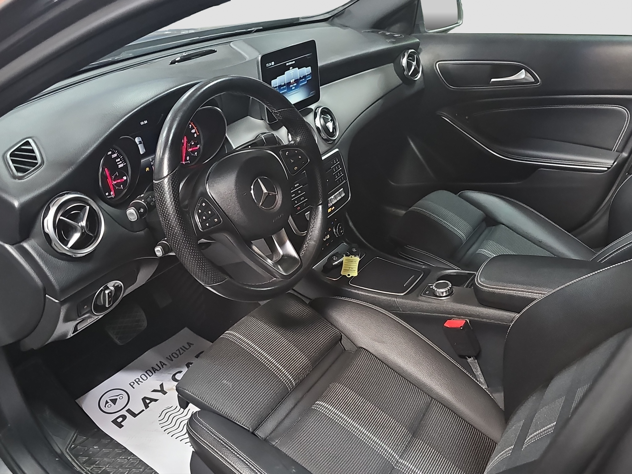 
								Mercedes Benz GLA 180 POKR.KROV/AUT/T0P full									