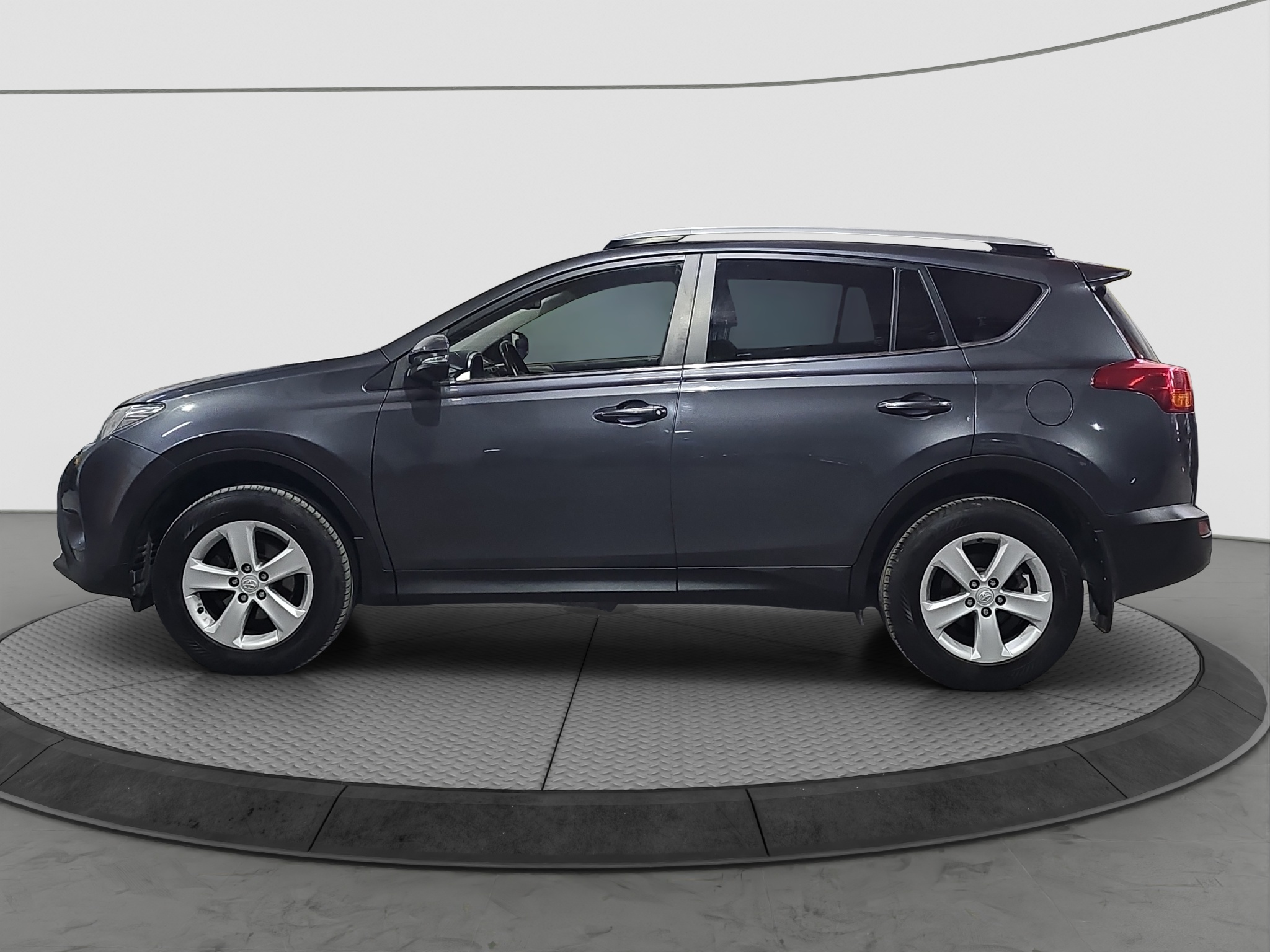 
								Toyota RAV 4 full									