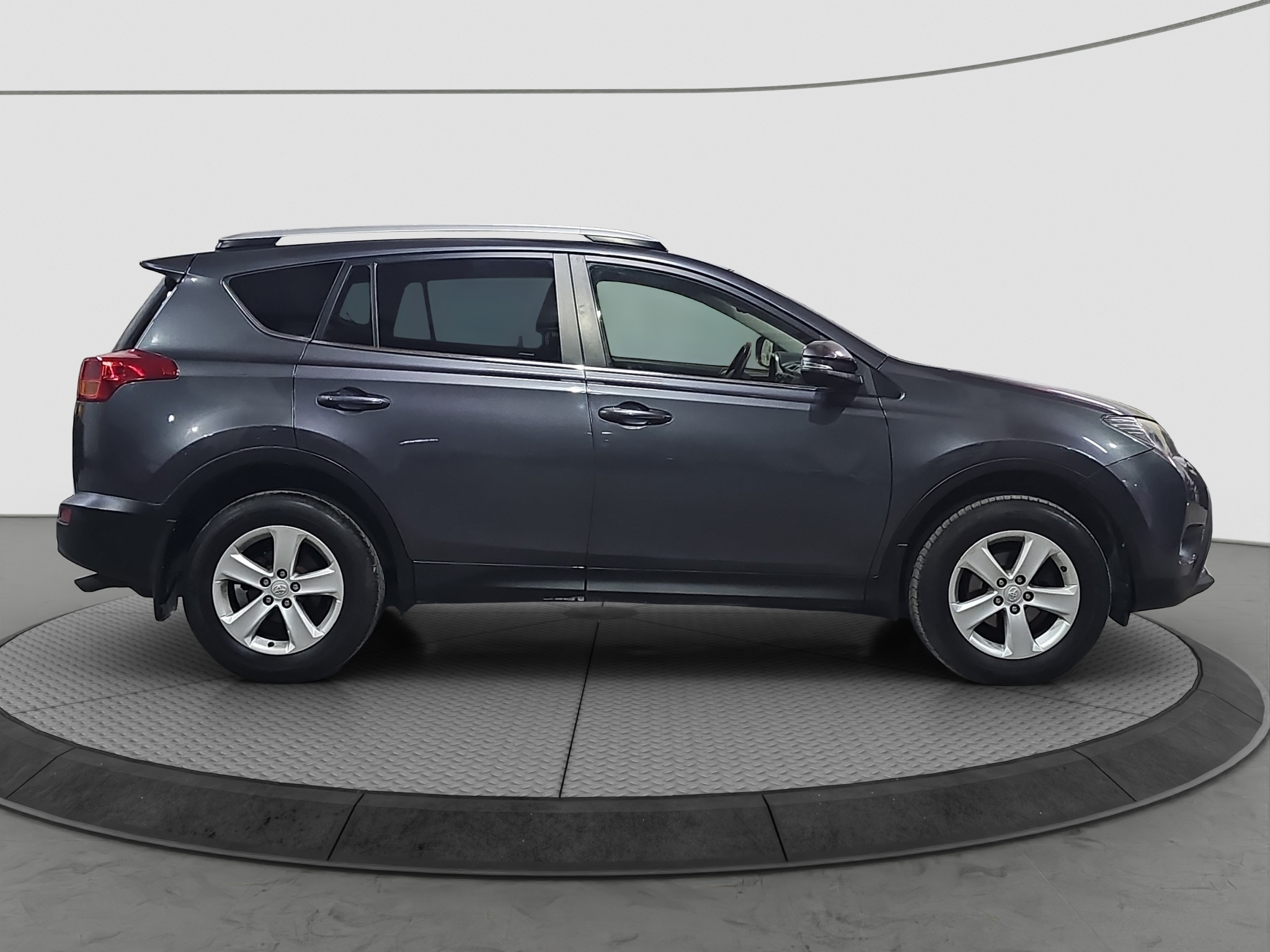 
								Toyota RAV 4 full									