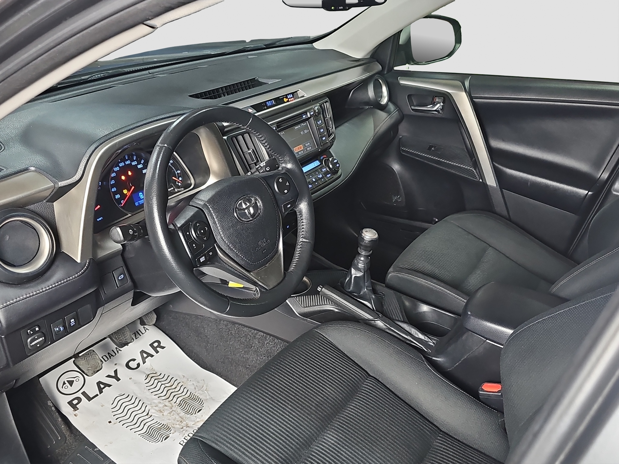 
								Toyota RAV 4 full									