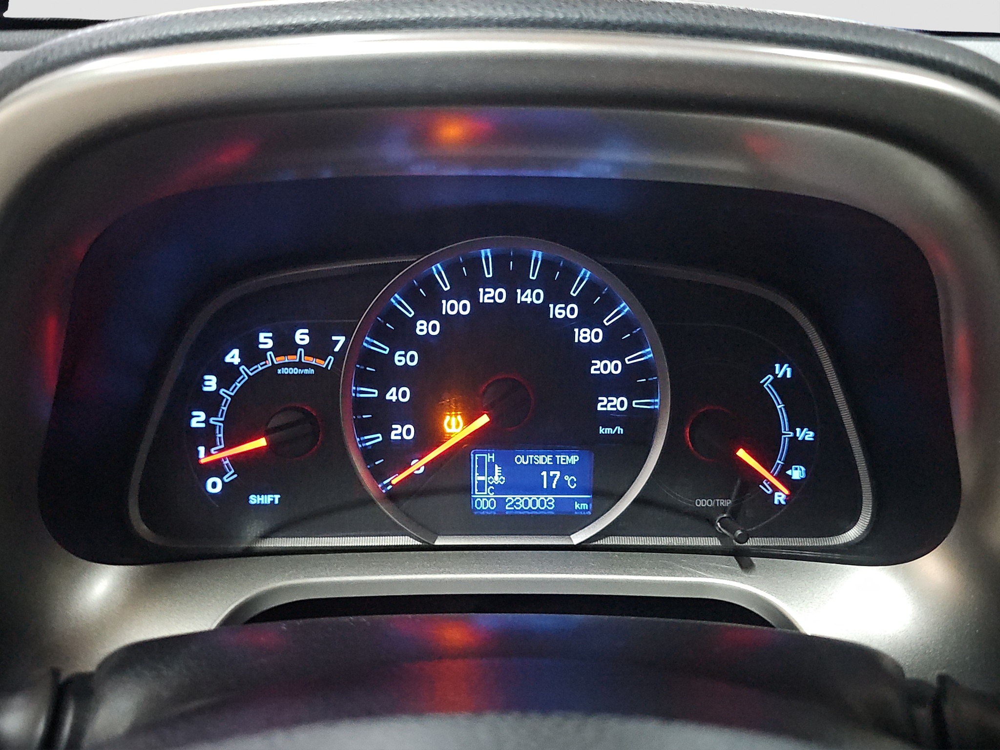 
								Toyota RAV 4 full									