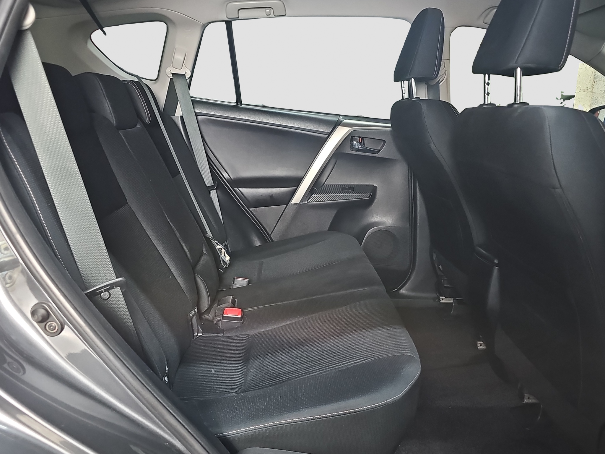 
								Toyota RAV 4 full									