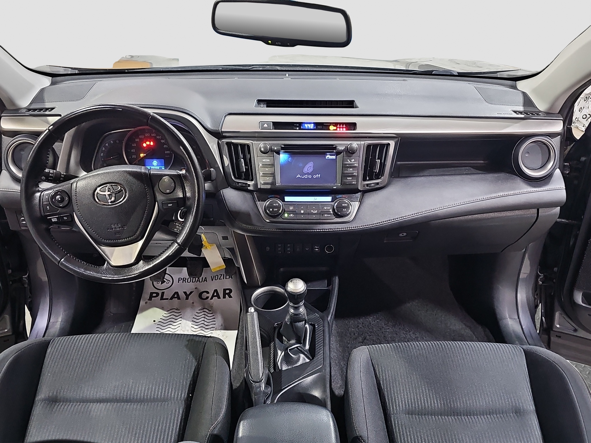 
								Toyota RAV 4 full									