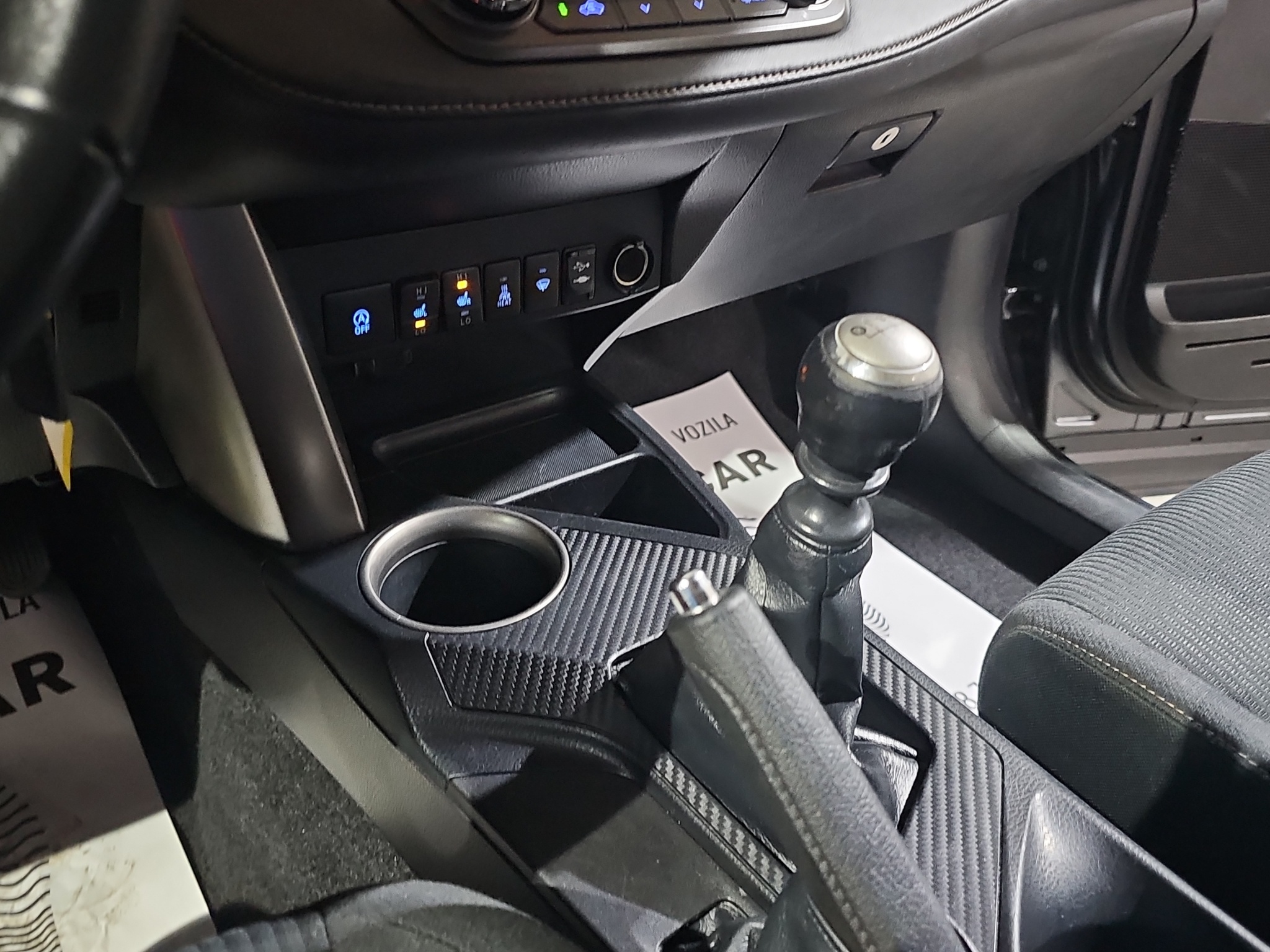 
								Toyota RAV 4 full									