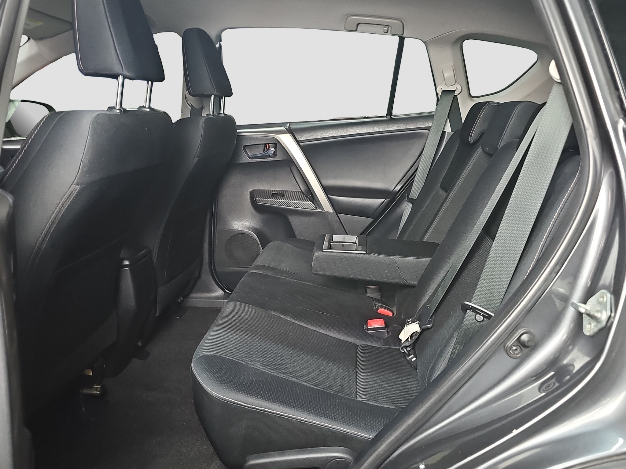 
								Toyota RAV 4 full									
