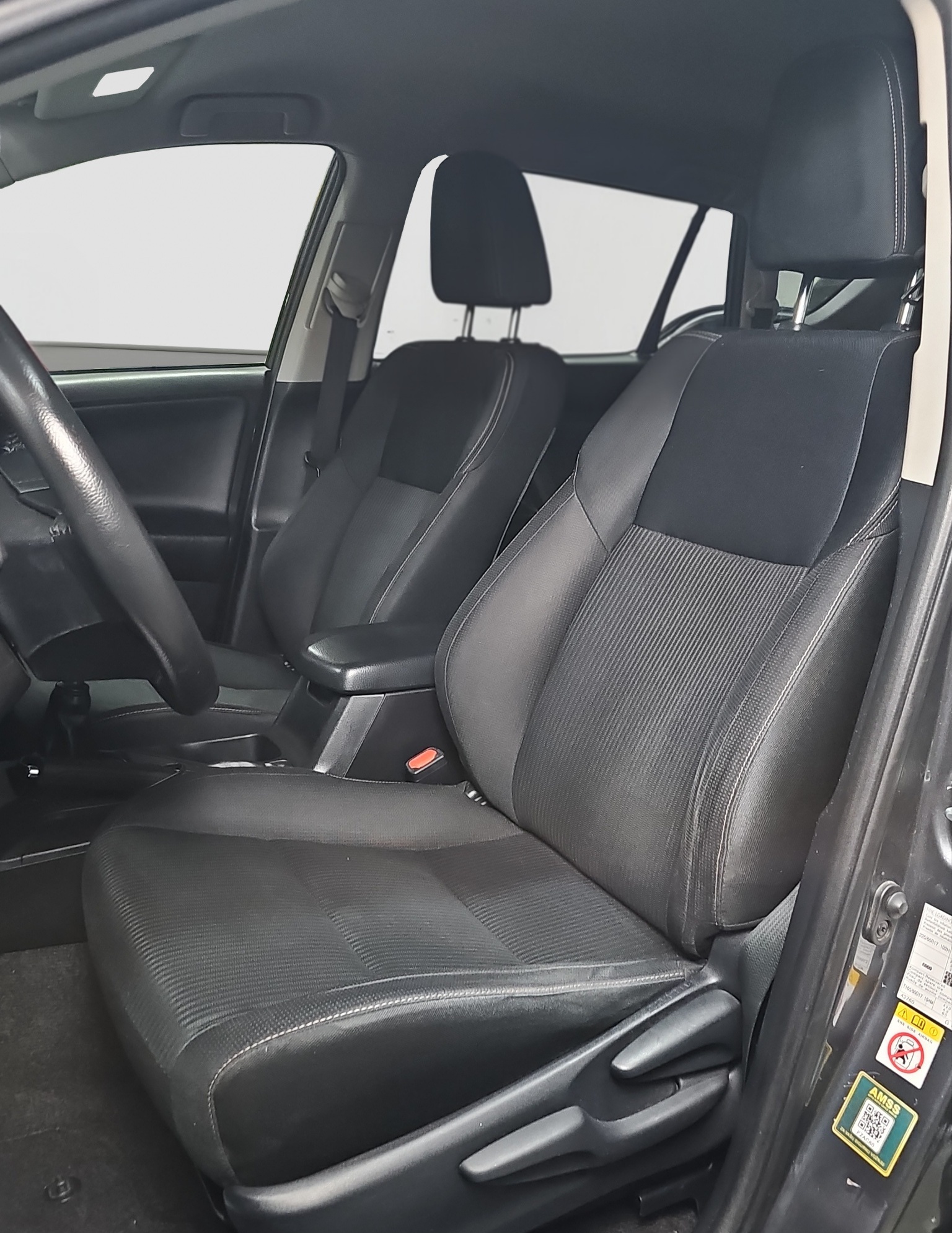 
								Toyota RAV 4 full									