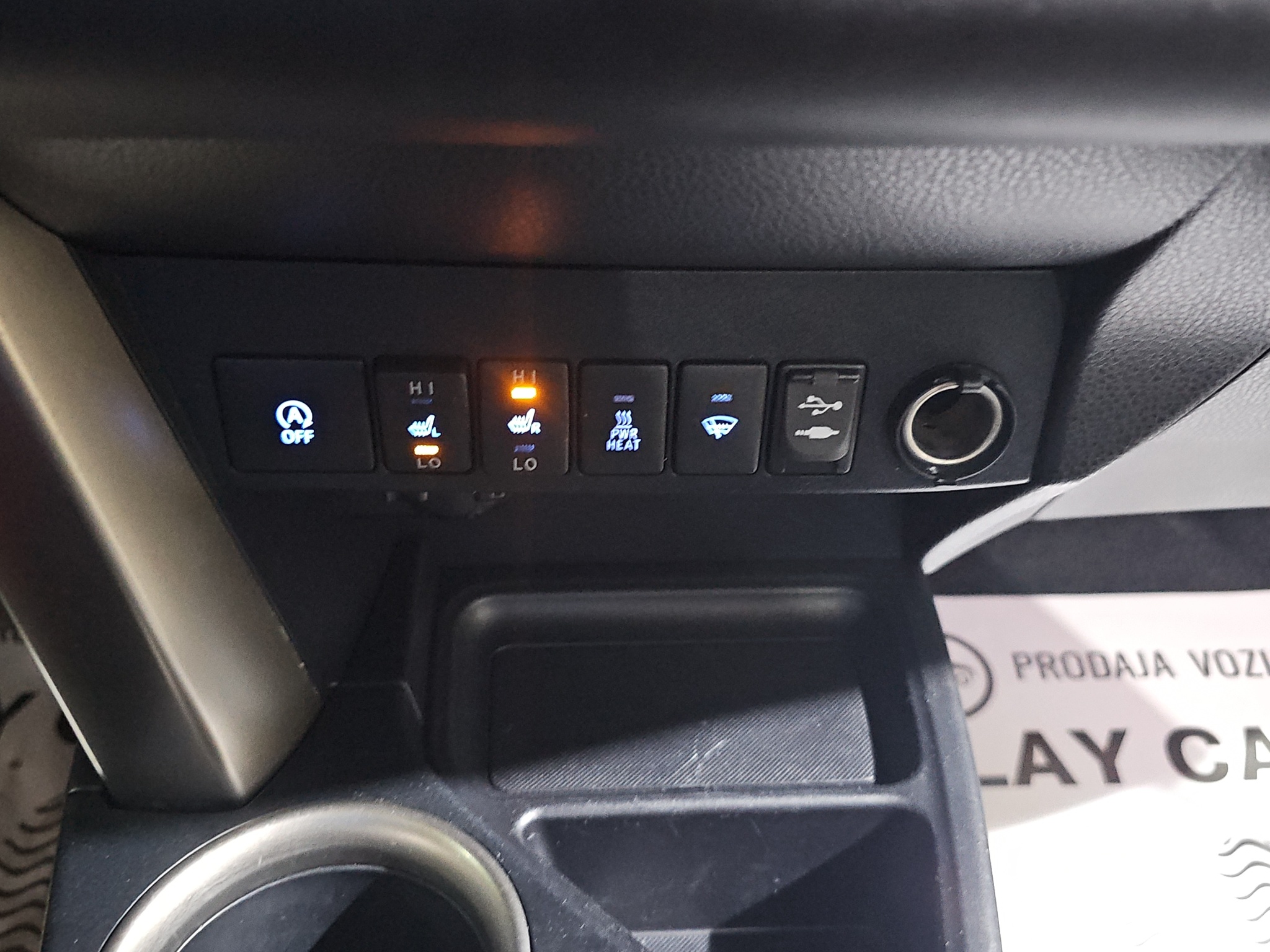 
								Toyota RAV 4 full									