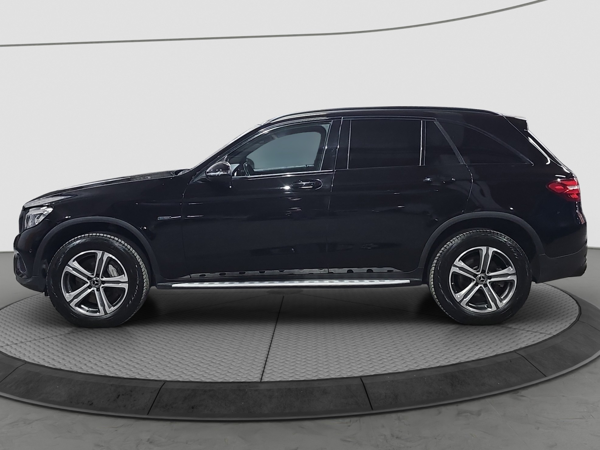
								Mercedes Benz GLC 350 4MATIC/Hybrid/AUTO full									