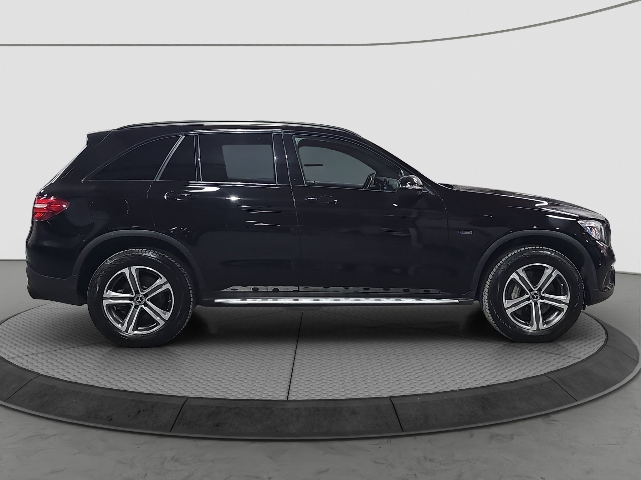 
								Mercedes Benz GLC 350 4MATIC/Hybrid/AUTO full									