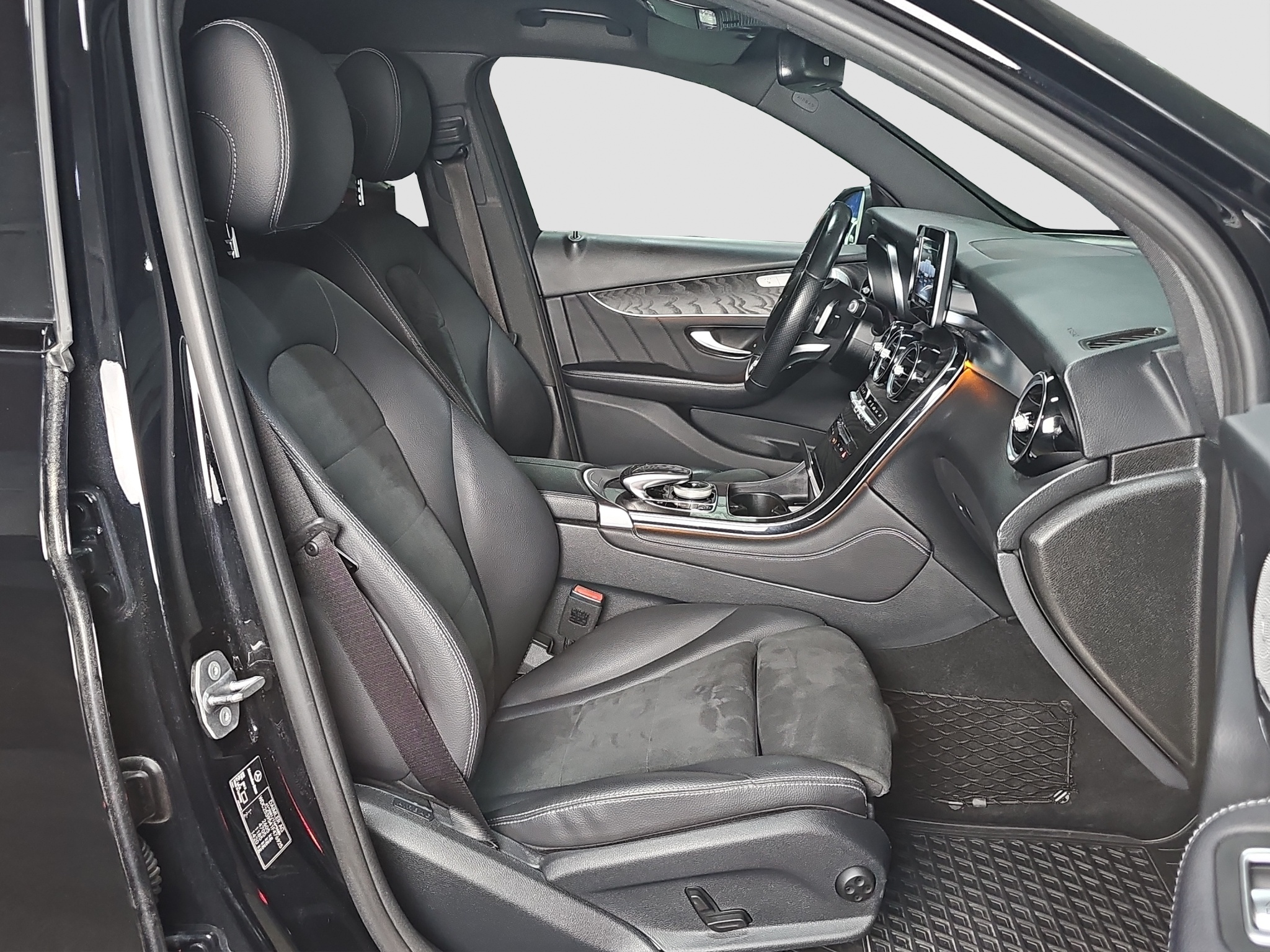 
								Mercedes Benz GLC 350 4MATIC/Hybrid/AUTO full									
