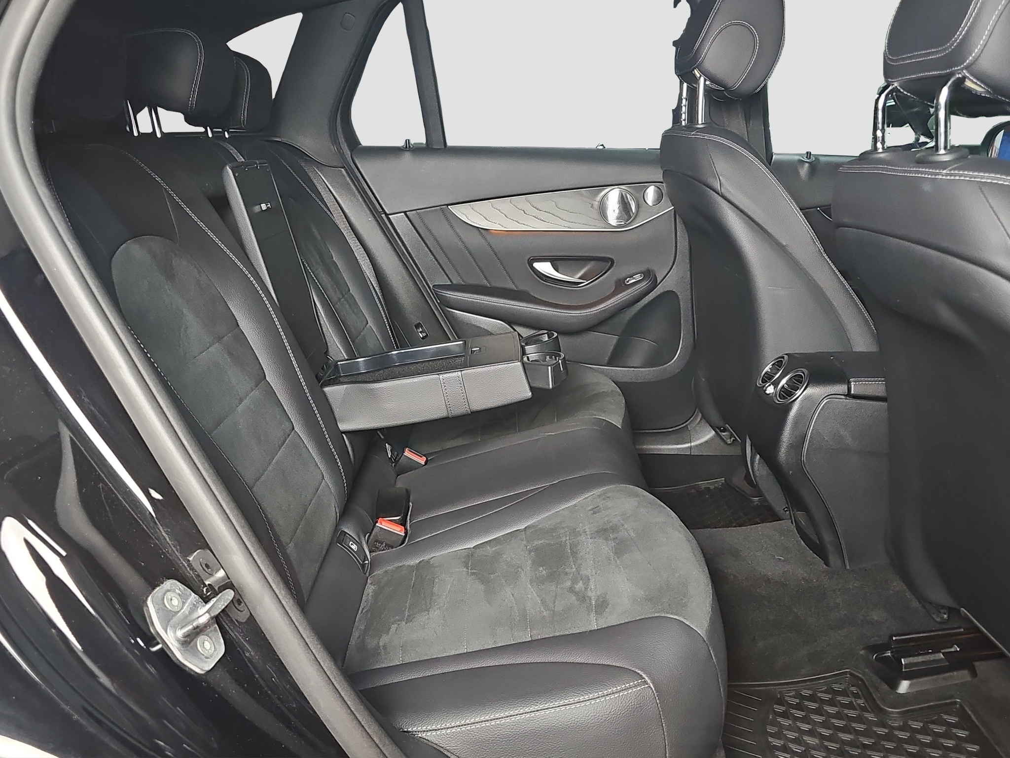 
								Mercedes Benz GLC 350 4MATIC/Hybrid/AUTO full									