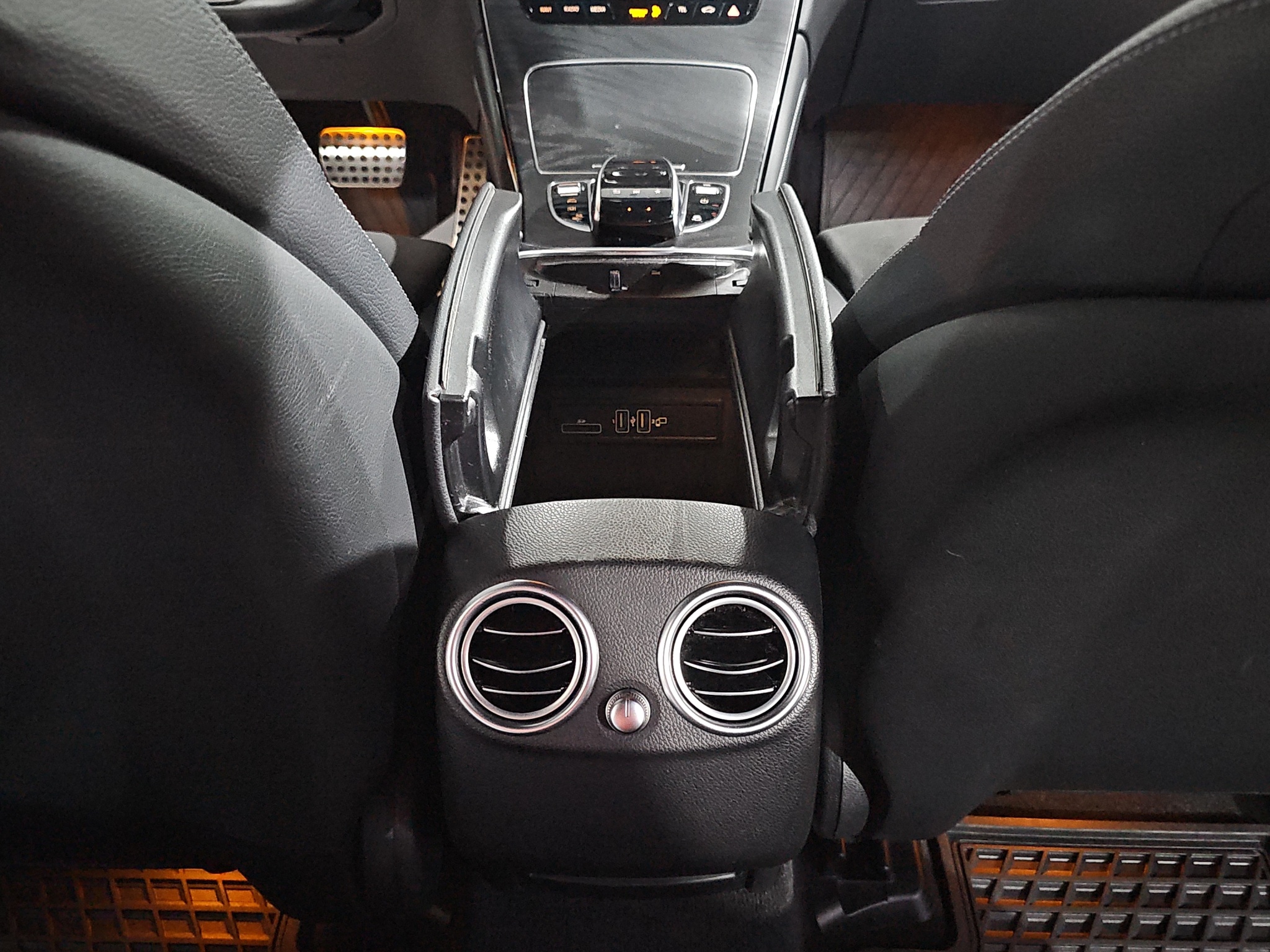 
								Mercedes Benz GLC 350 4MATIC/Hybrid/AUTO full									