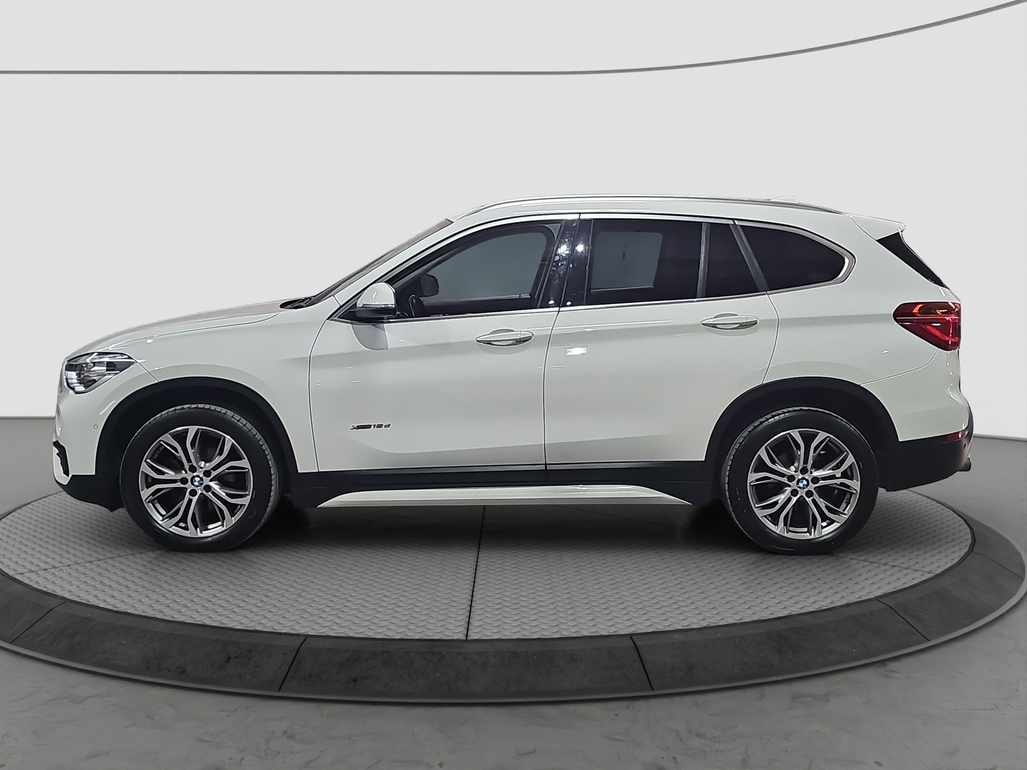 
								BMW X1 xDrive/AUTO.MATIC full									
