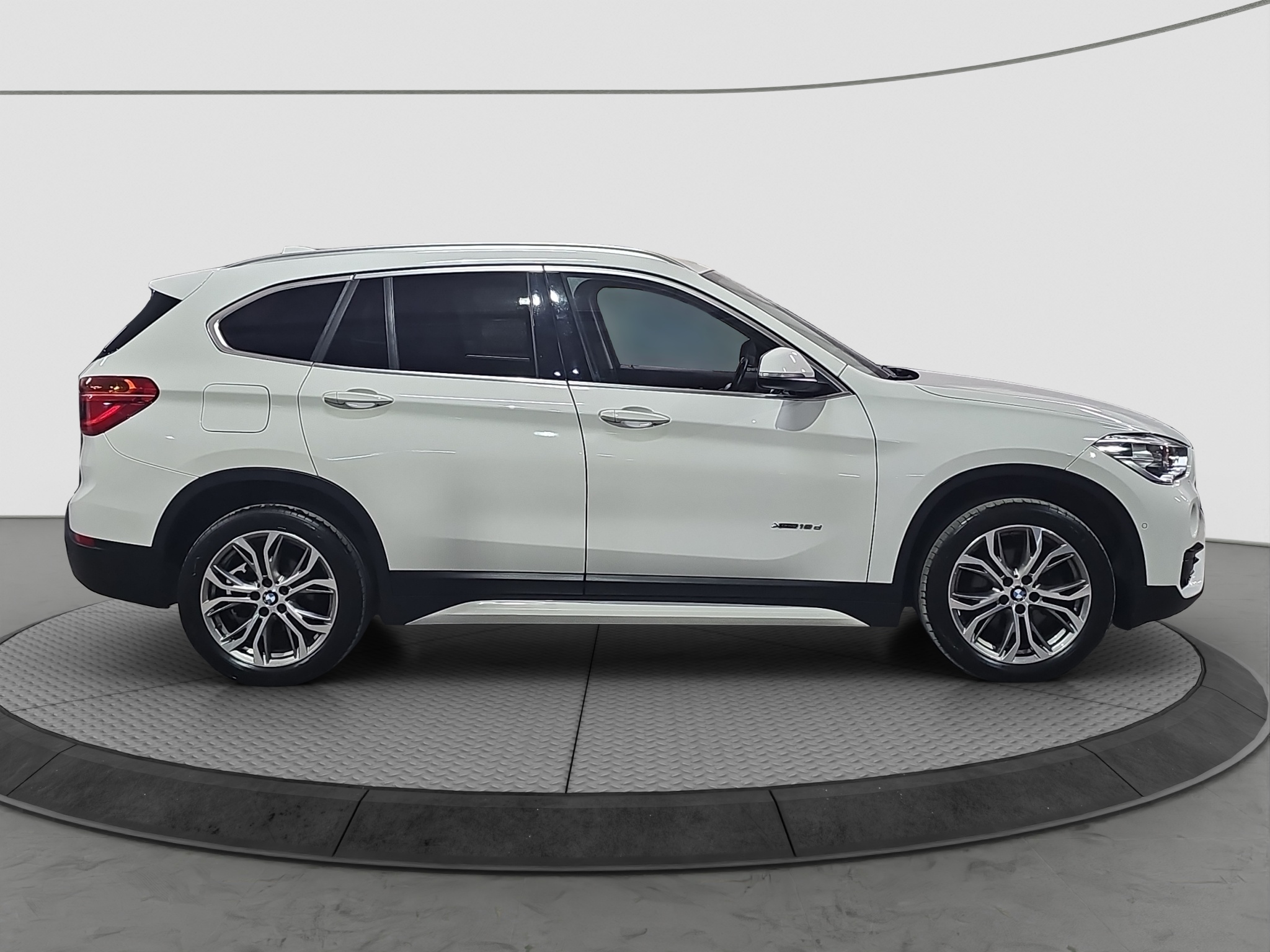 
								BMW X1 xDrive/AUTO.MATIC full									