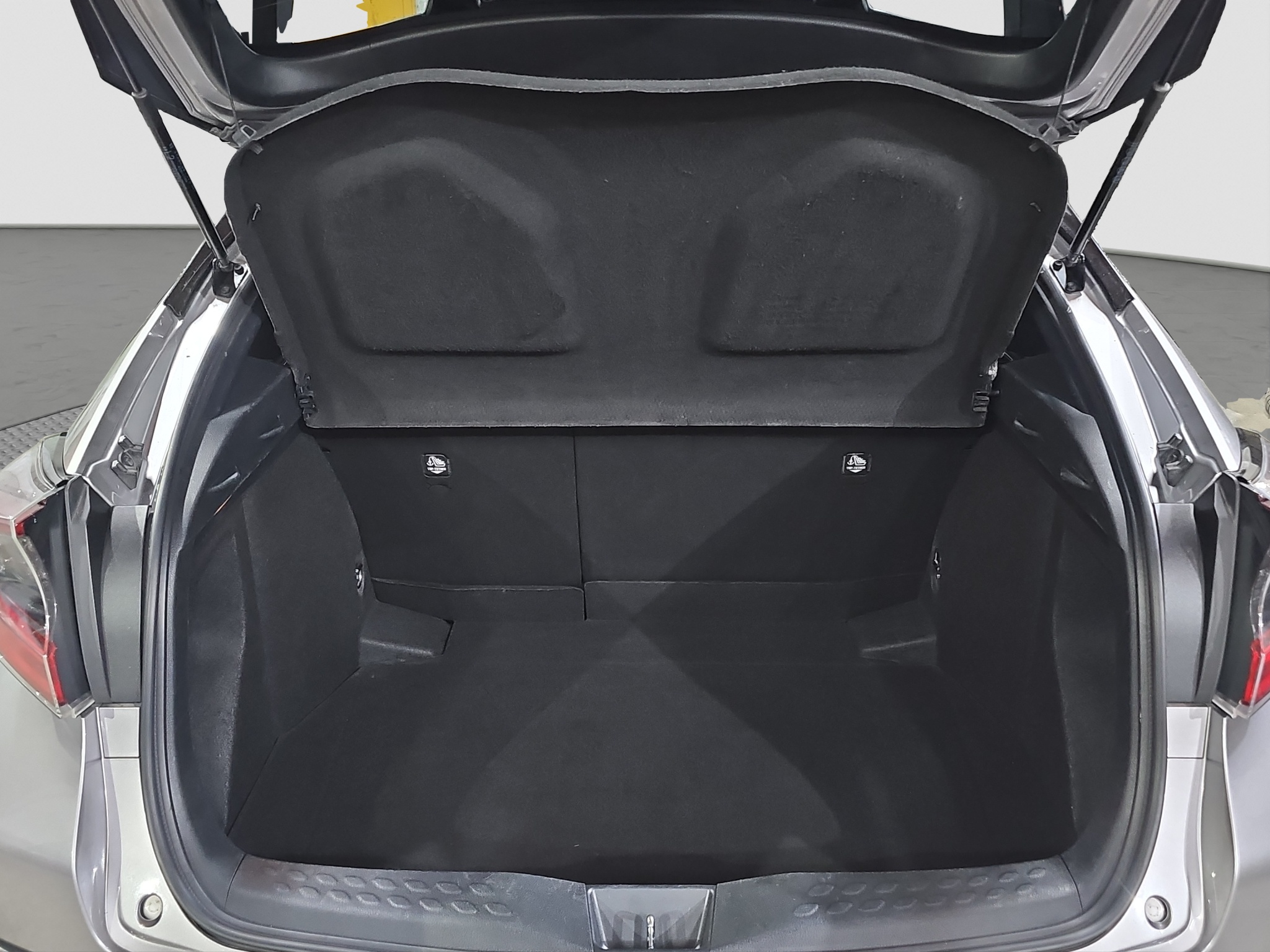 
								Toyota C-HR N.O.V full									